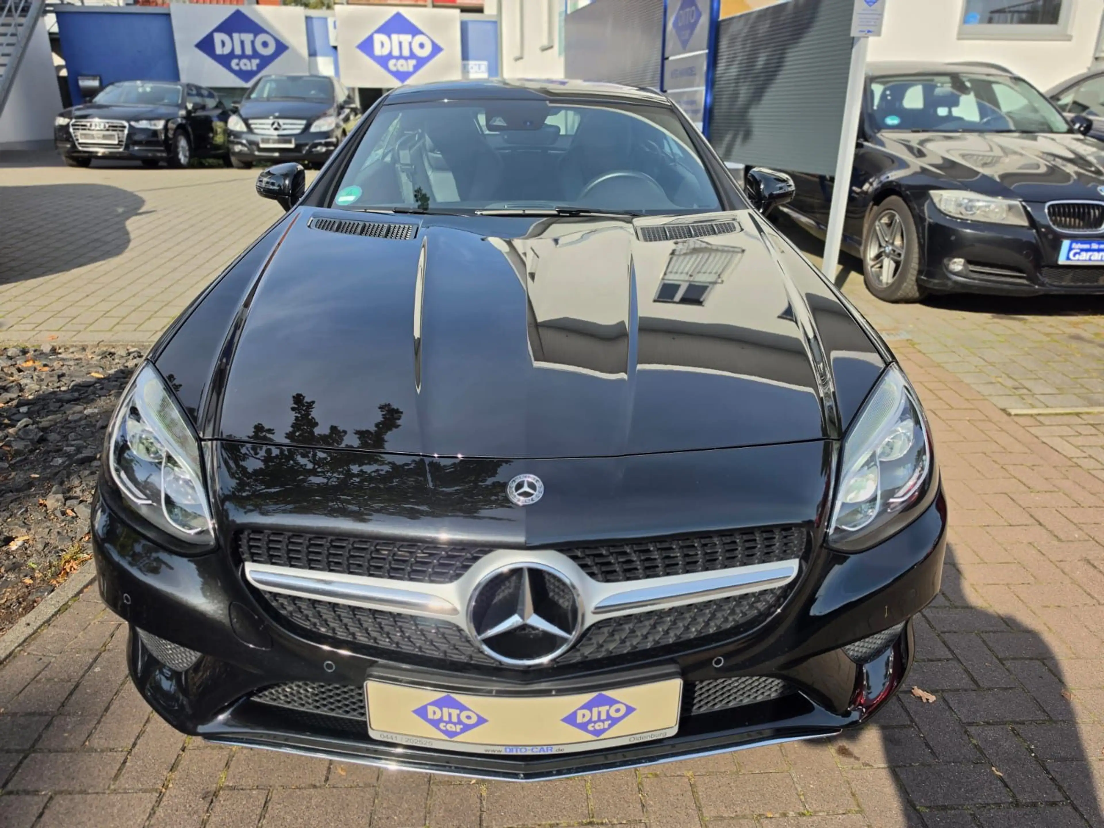 Mercedes-Benz SLC 180 RFK/SHZ/PDC/AIRSCARF/PANO — photo 3