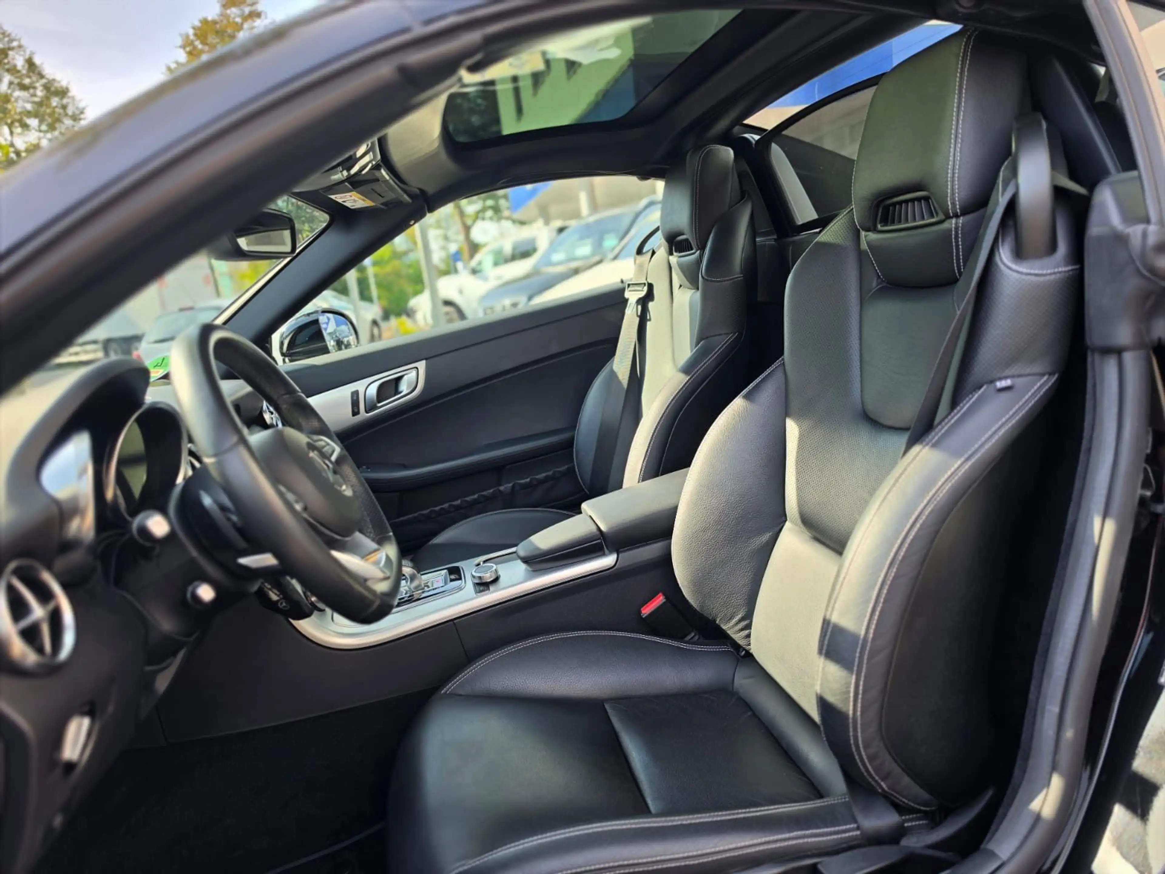 Mercedes-Benz SLC 180 RFK/SHZ/PDC/AIRSCARF/PANO — photo 7