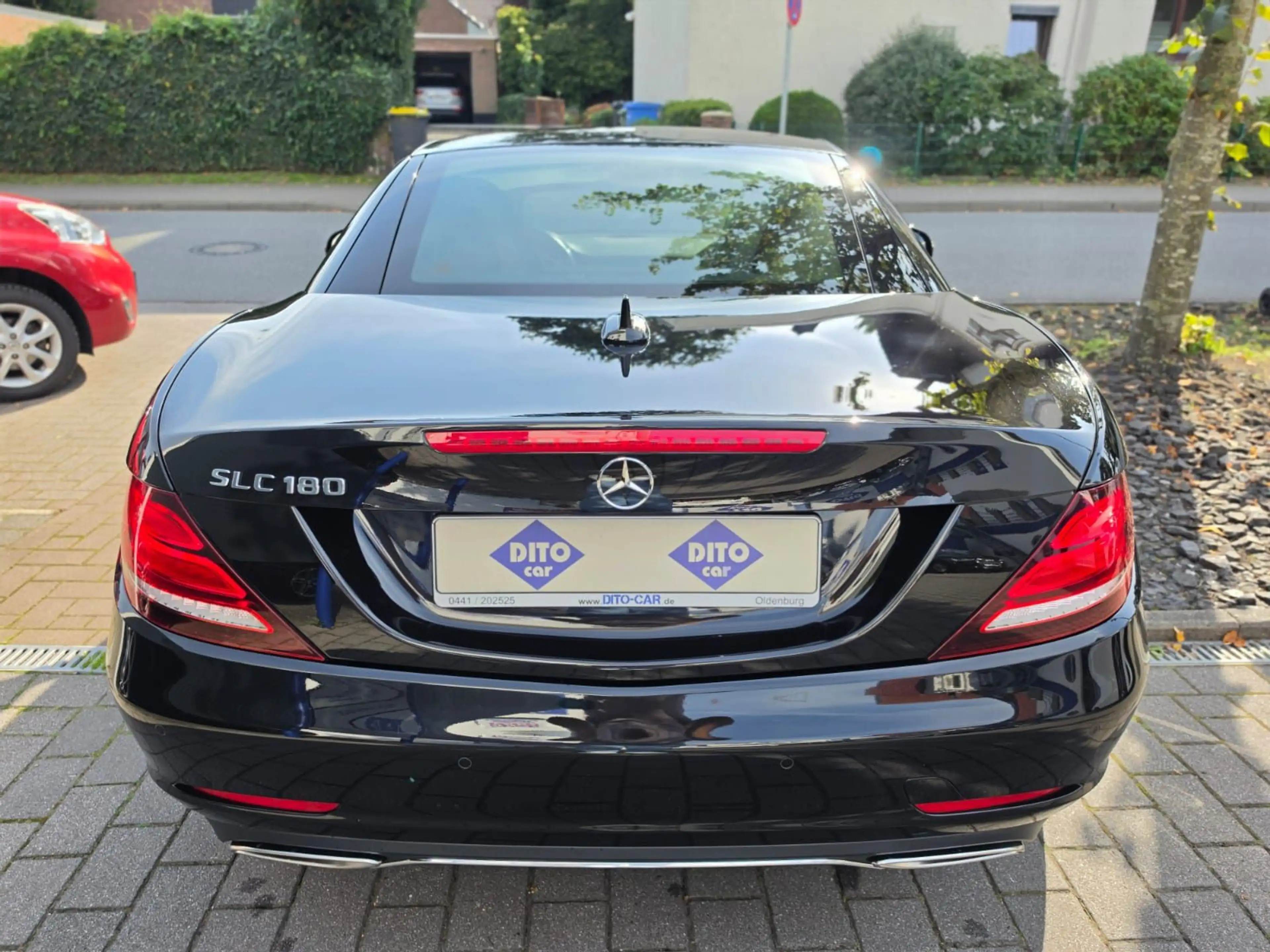 Mercedes-Benz SLC 180 RFK/SHZ/PDC/AIRSCARF/PANO — photo 4