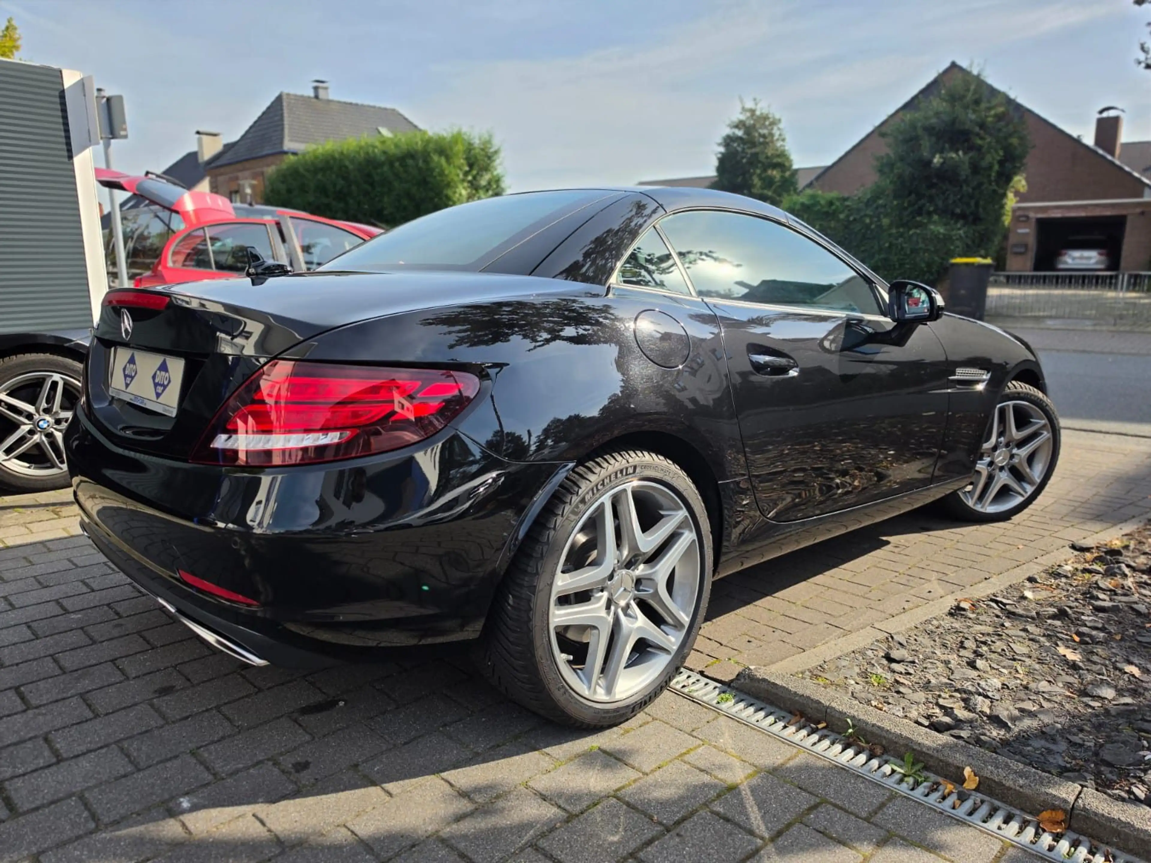 Mercedes-Benz SLC 180 RFK/SHZ/PDC/AIRSCARF/PANO — photo 2