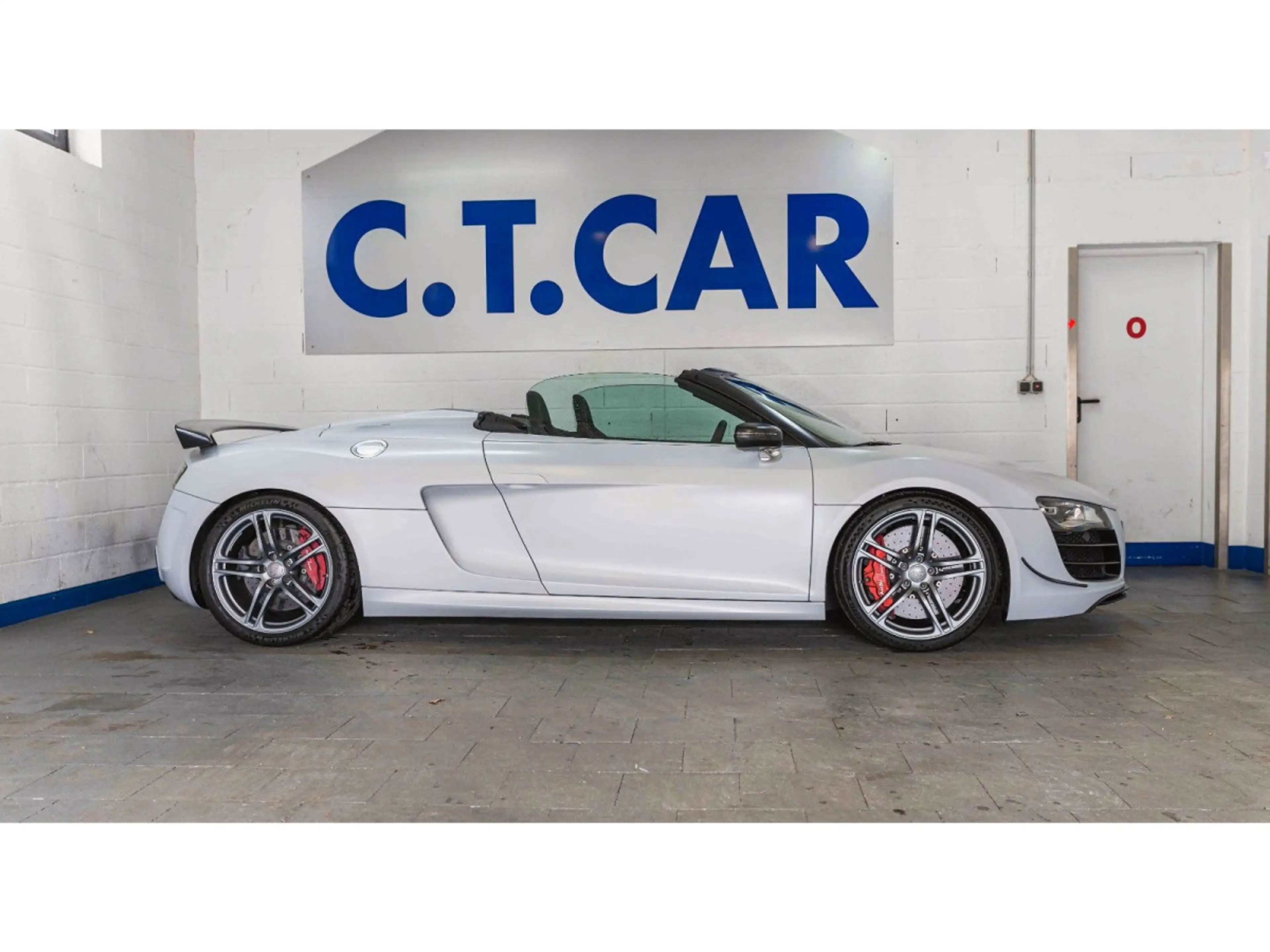 Audi R8 GT Spyder 5.2 FSI quattro 182/333 — photo 4