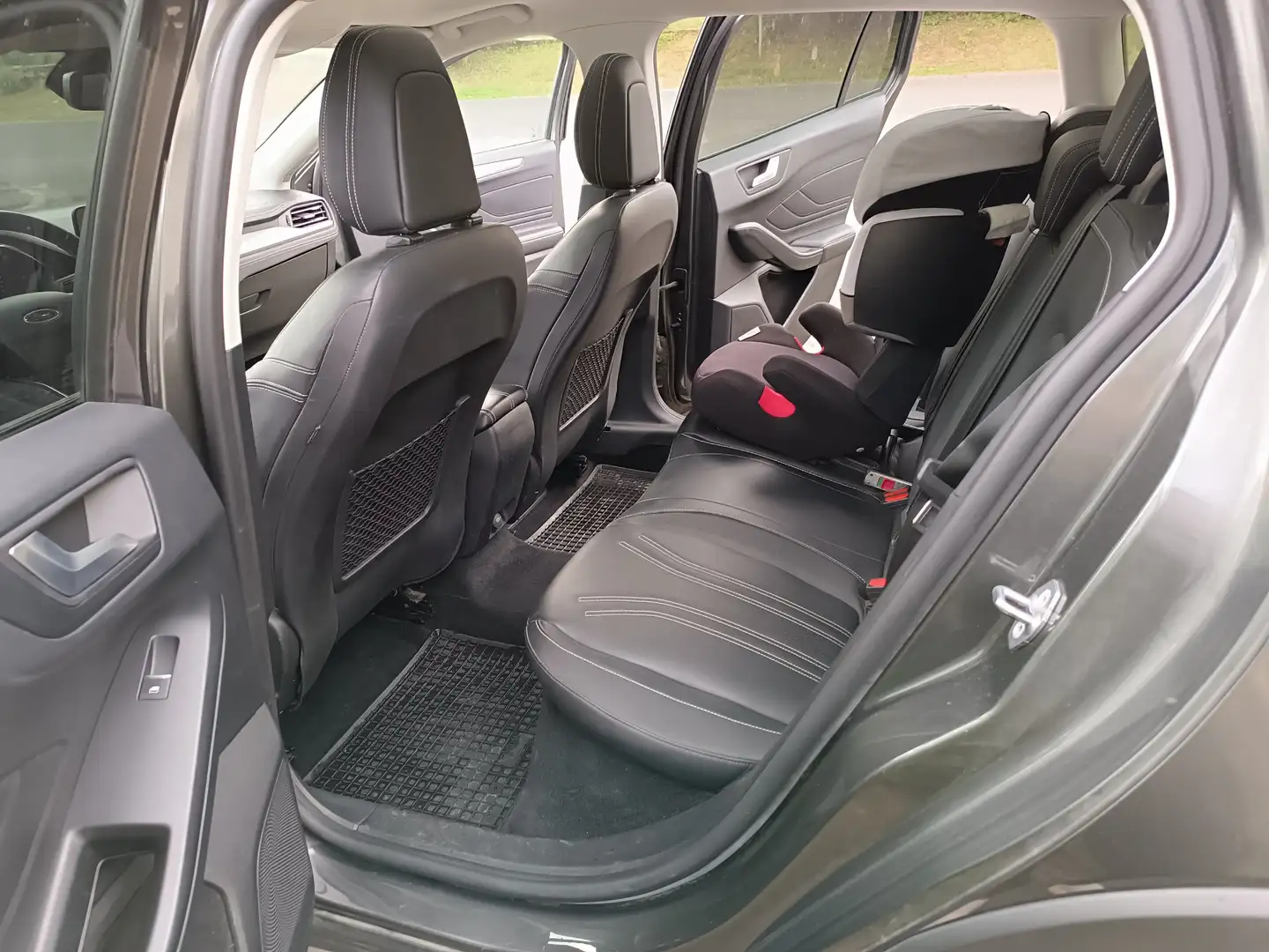 Ford Focus Focus Turnier 1.0 EcoBoost Start-Stopp-System ACTI Grau - 2