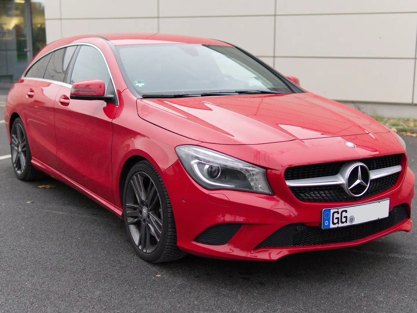 Mercedes-Benz CLA 250 Shooting Brake NAVI,BI-XENON,KAMERA,SHZ,AHK Rouge - 1