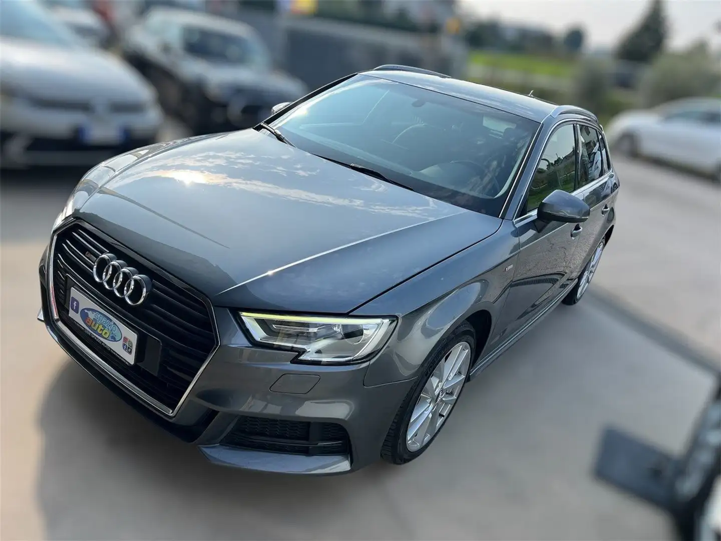 Audi A3 SPB 1.6 TDI 116 CV S tronic Line Gris - 1