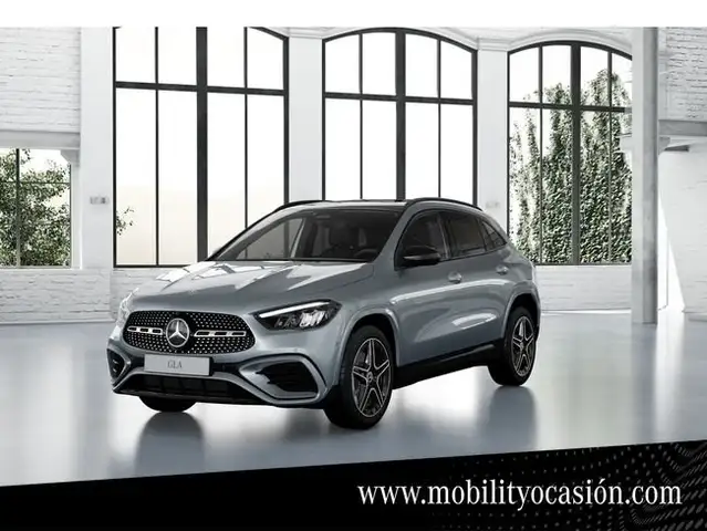 Mercedes-Benz GLA 250 e con tecnologia hibrida eq