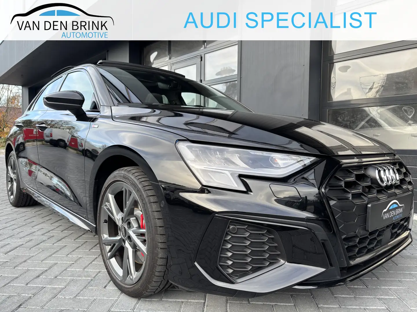 Audi A3 Sportback 45 TFSIe 245 pk S-line Pano Zwart - 1