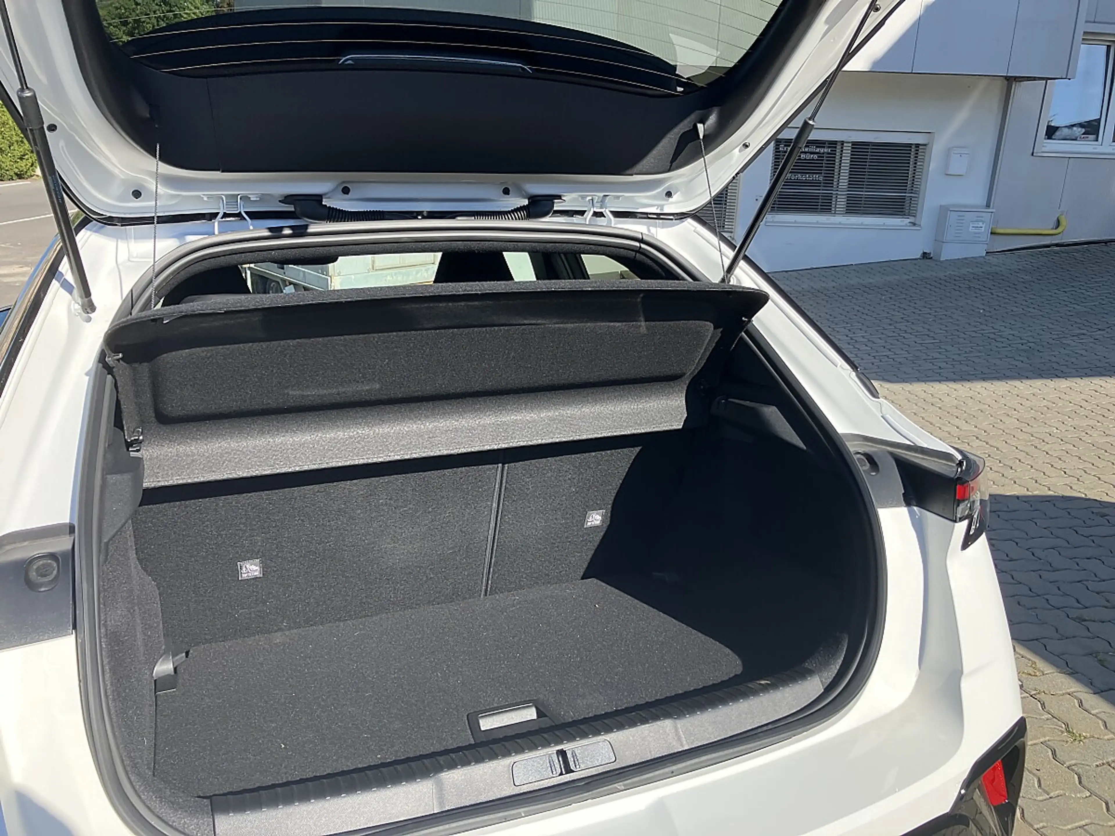 Opel Mokka-E Mokka-e 54kWh Elektromotor 207 kW GSE netto € 2... — photo 5