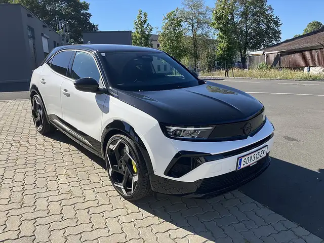 Opel Mokka-E Mokka-e 54kWh Elektromotor 207 kW GSE netto € 2...