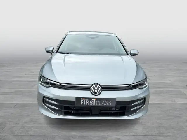 Volkswagen Golf view 2