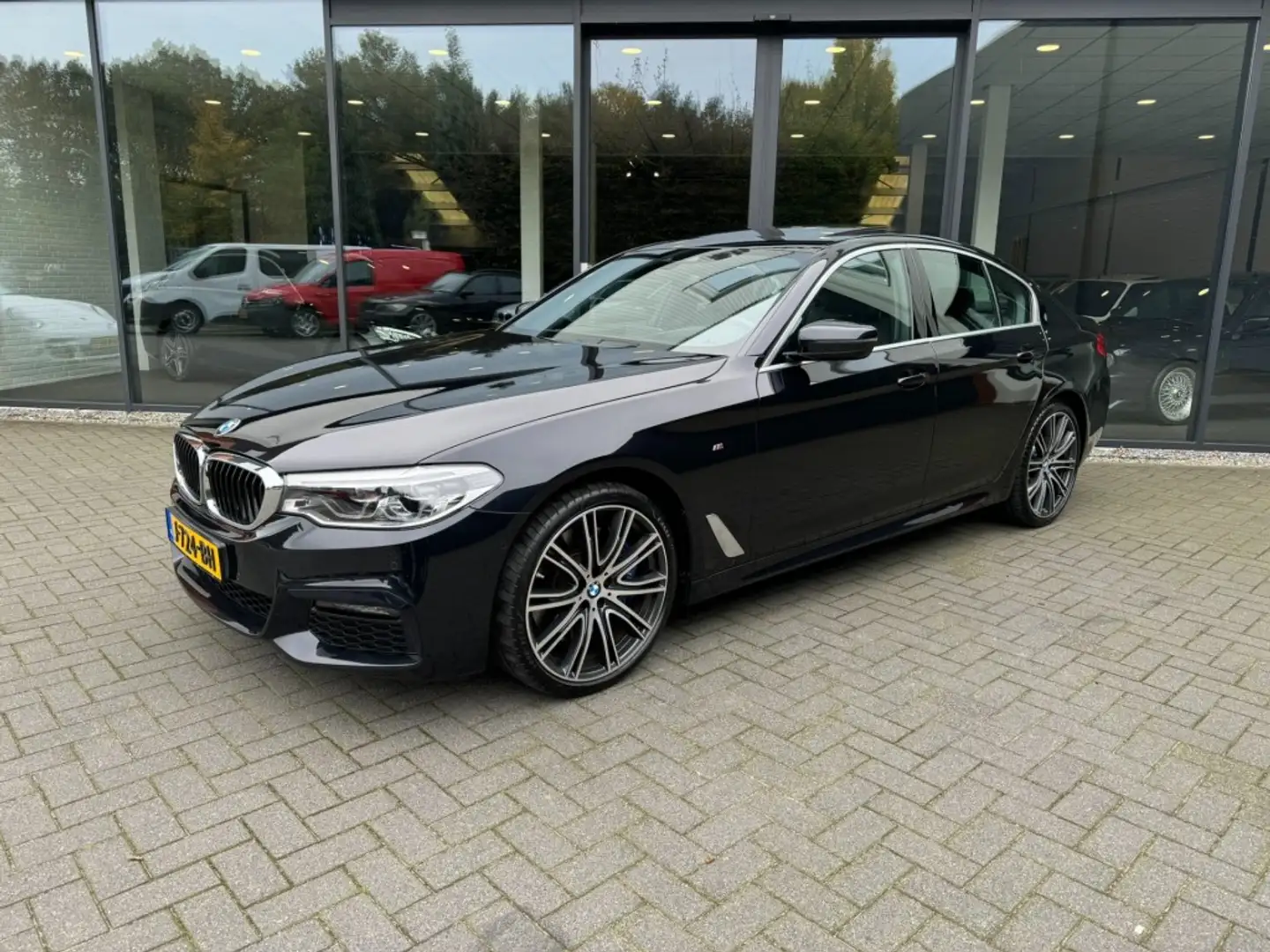 BMW 540 540i 340pk M-Sport,HUD,Schuifdak,Stoelkoeling,Leer Zwart - 1