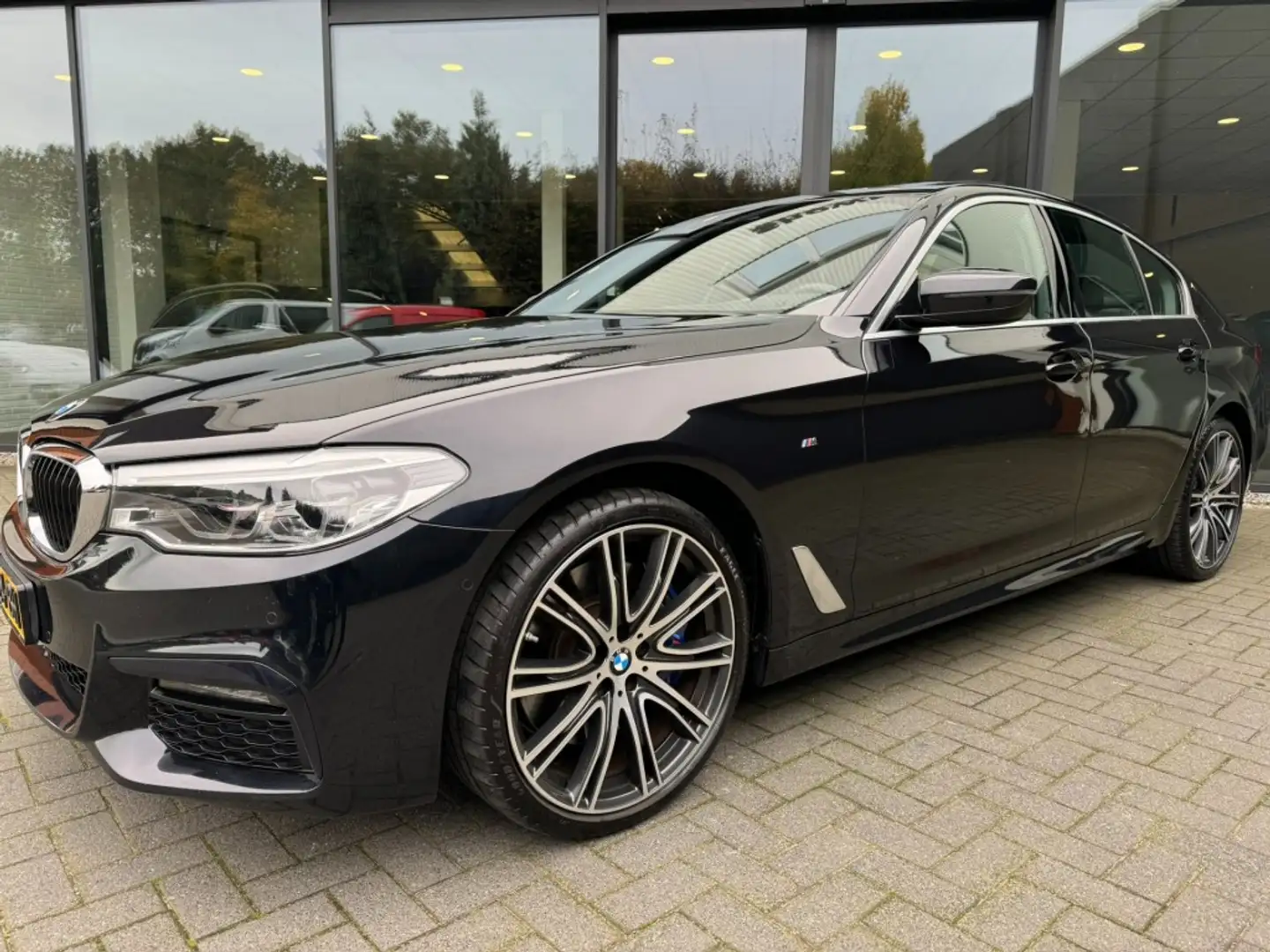 BMW 540 540i 340pk M-Sport,HUD,Schuifdak,Stoelkoeling,Leer Zwart - 2