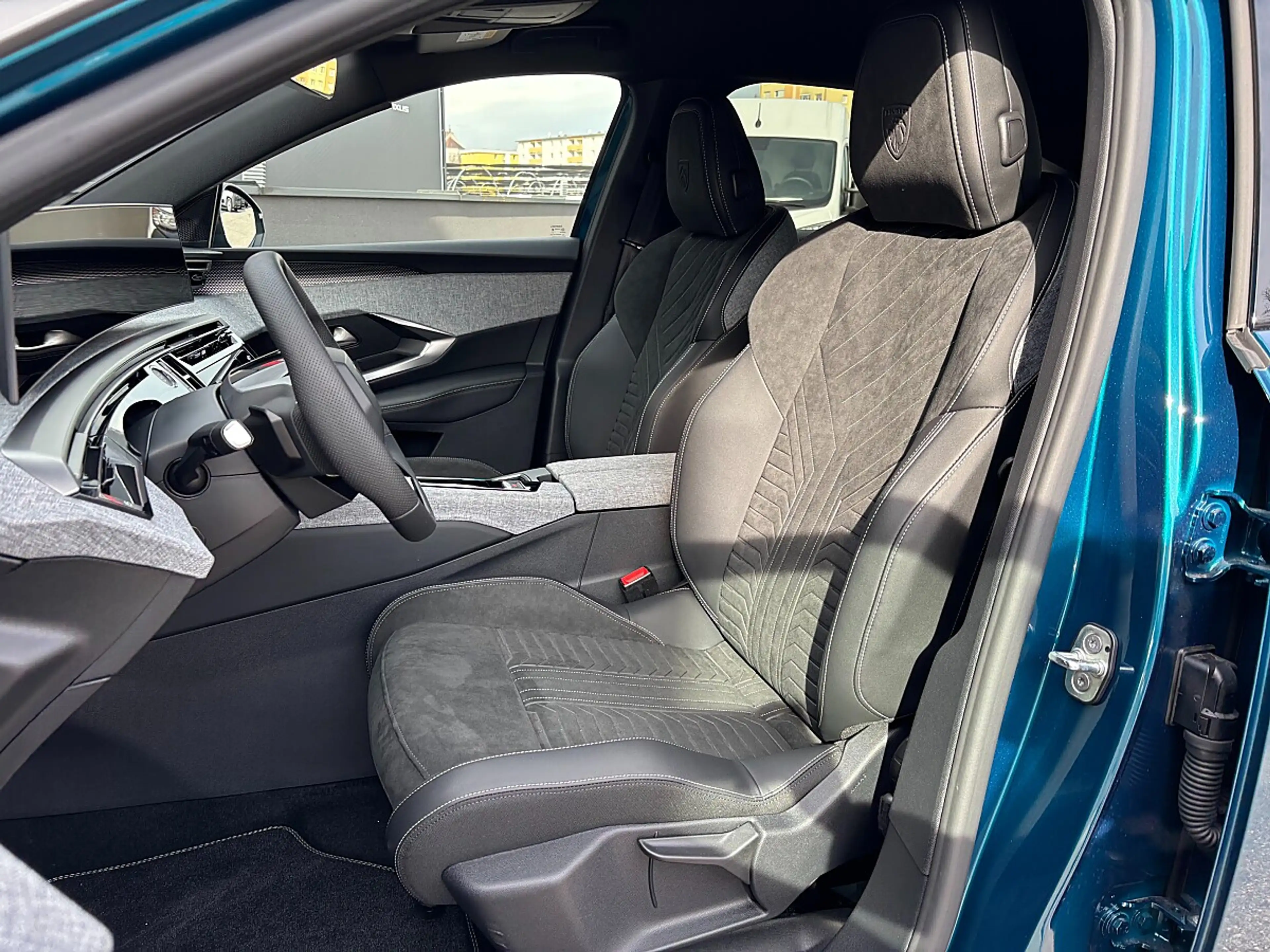Peugeot 3008 GT Hybrid 145 e-DCS6 inkl. AHK, Sitze Alcantara... — photo 15