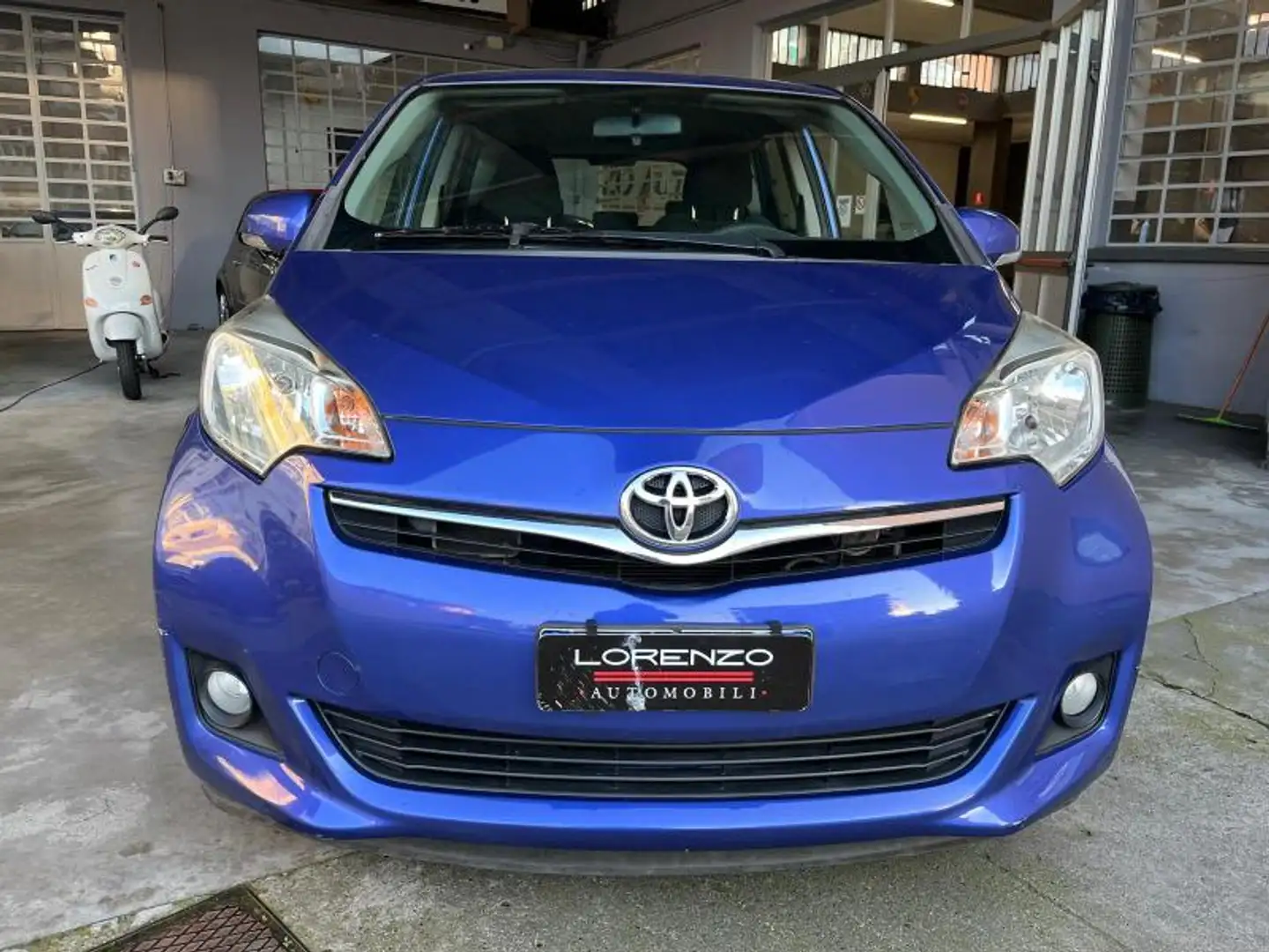 Toyota Verso-S 1.3 Active (mt) Blau - 2