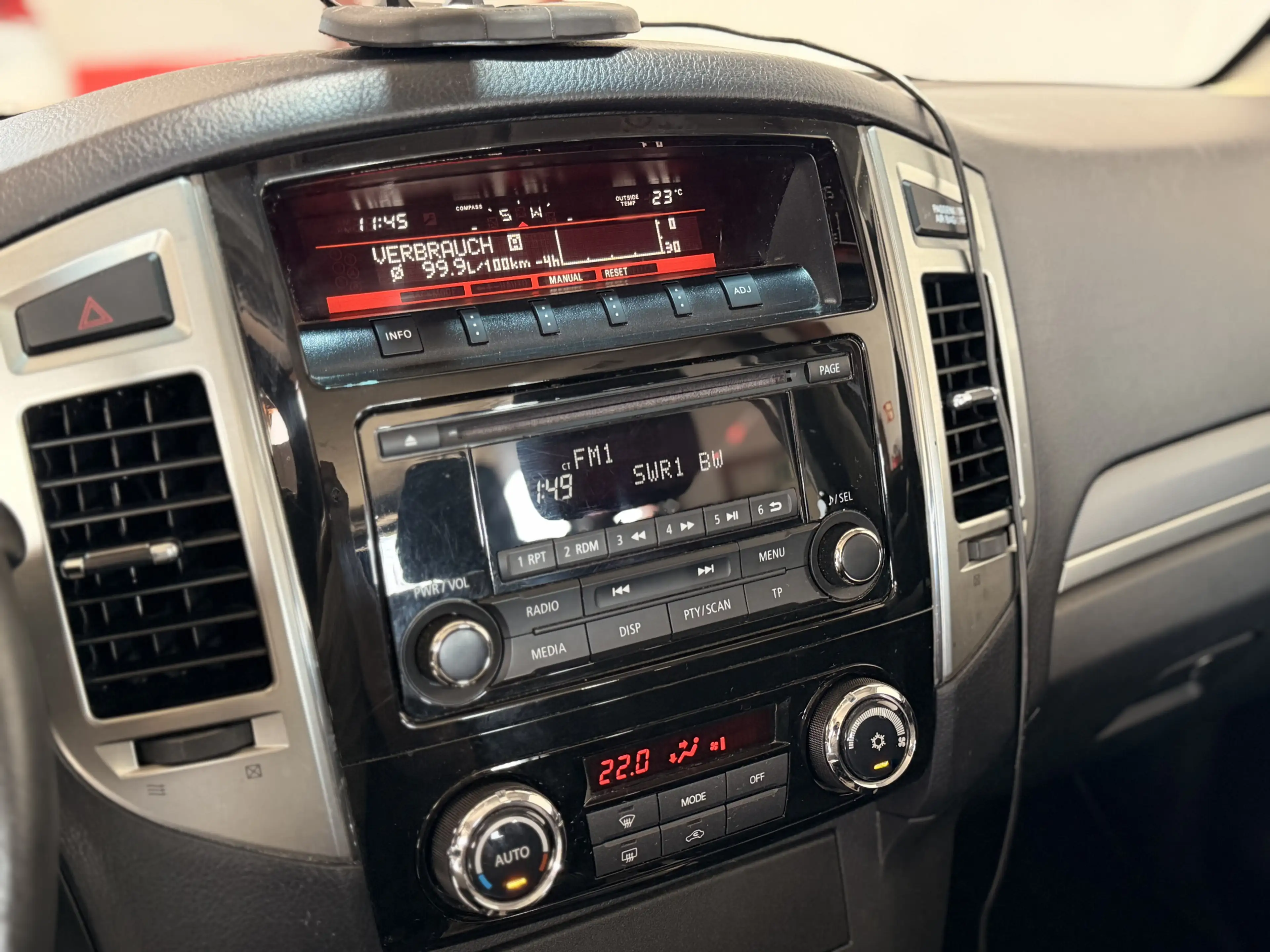 Mitsubishi Pajero 3.2 DI-D*7-SITZE*S-HEIZUNG*NAVI*KAMERA* — photo 13