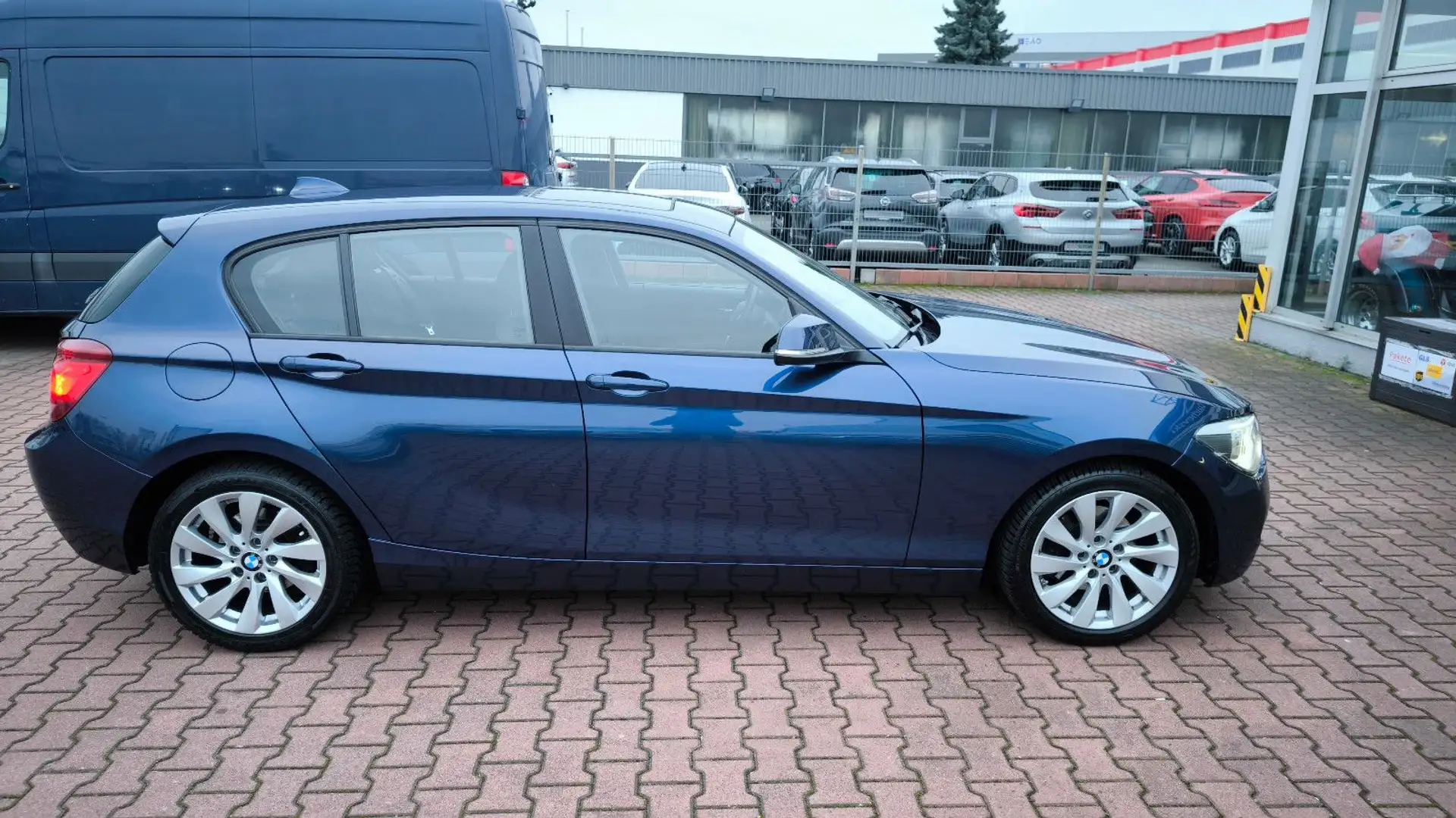BMW 118 i Limousine 5-trg. Automatik Navi Xenon Bleu - 2