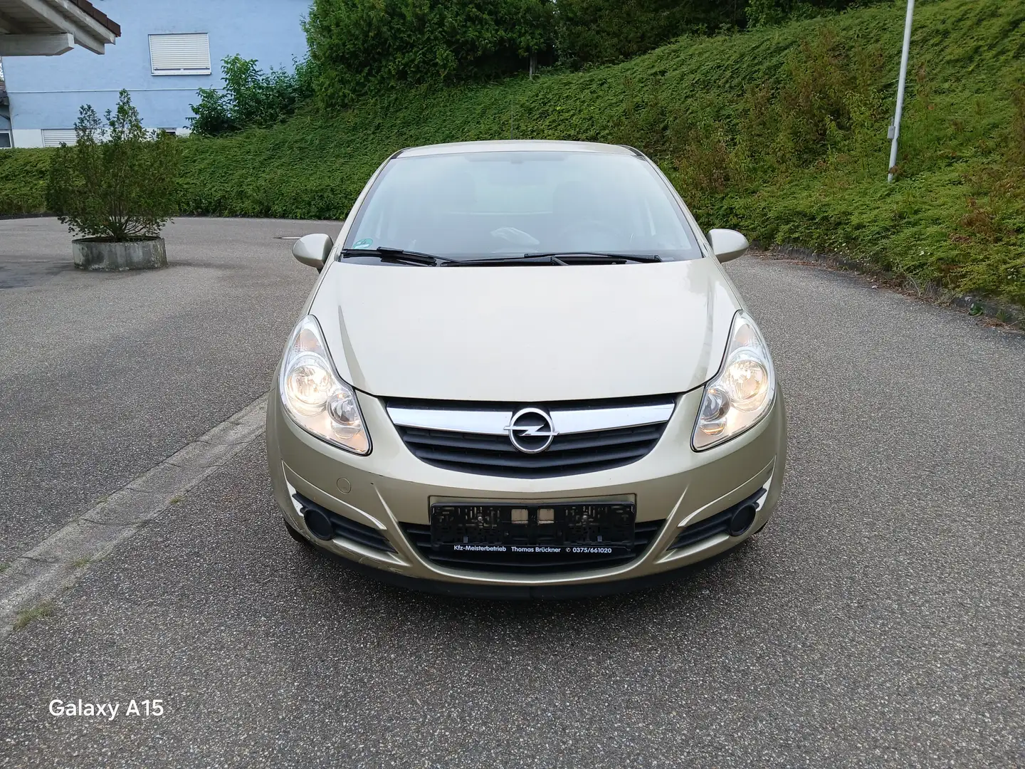 Opel Corsa 1,4 Neu TÜV Neu Inspektion Garantie Fahrradträger Gelb - 1