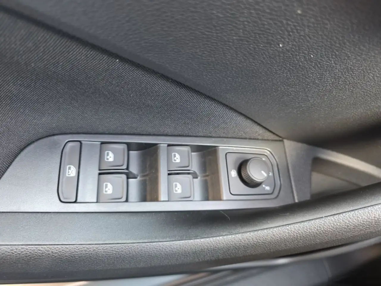 Skoda Kamiq Selection 1,0TSI DSG Kessy/Kamera/Temp/2-Z.Klimaau, миниатюра 22