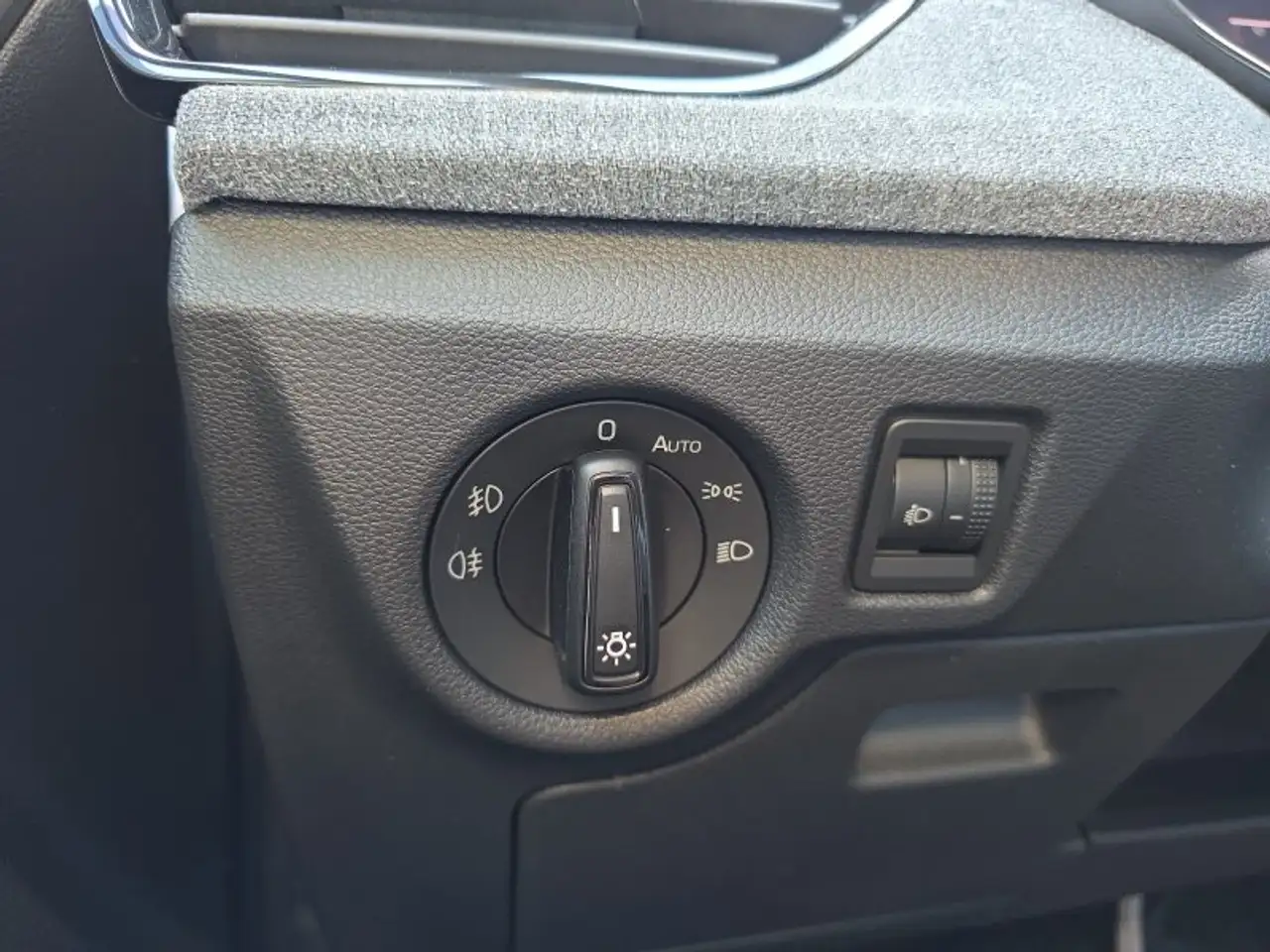 Skoda Kamiq Selection 1,0TSI DSG Kessy/Kamera/Temp/2-Z.Klimaau, миниатюра 20