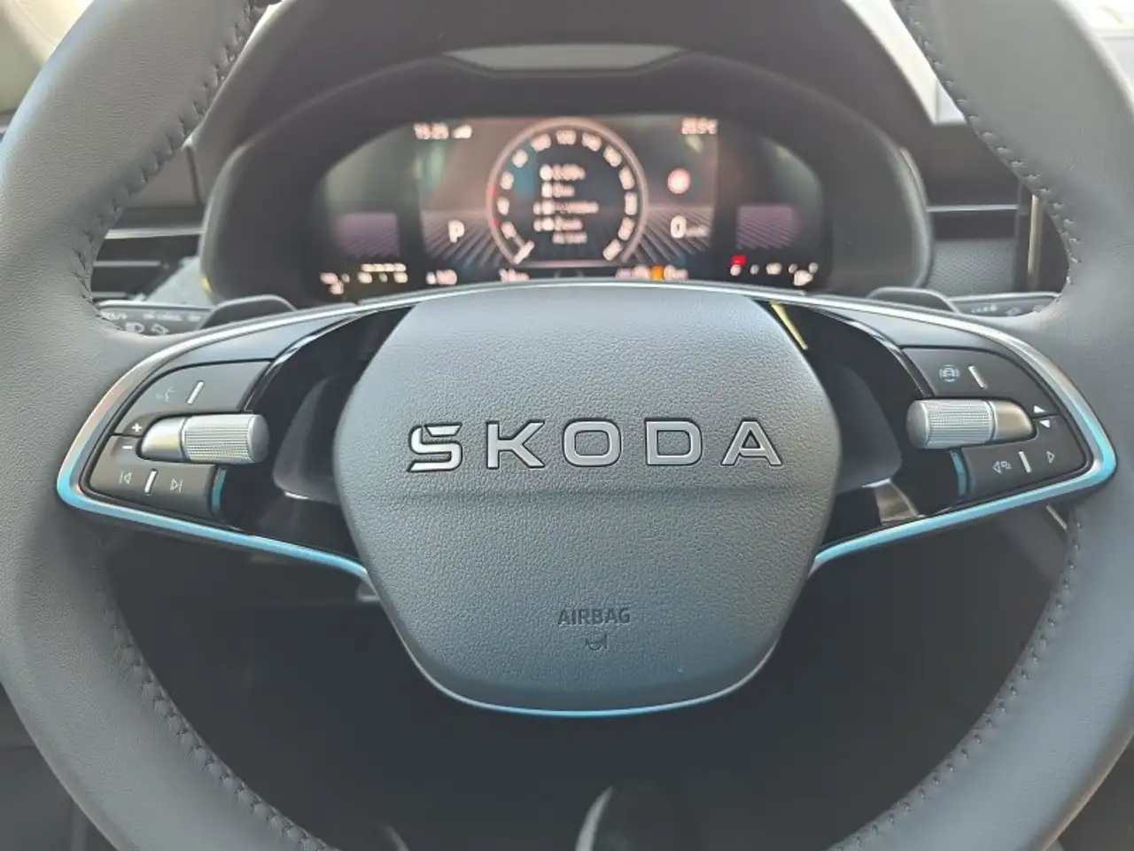 Skoda Kamiq Selection 1,0TSI DSG Kessy/Kamera/Temp/2-Z.Klimaau, миниатюра 19