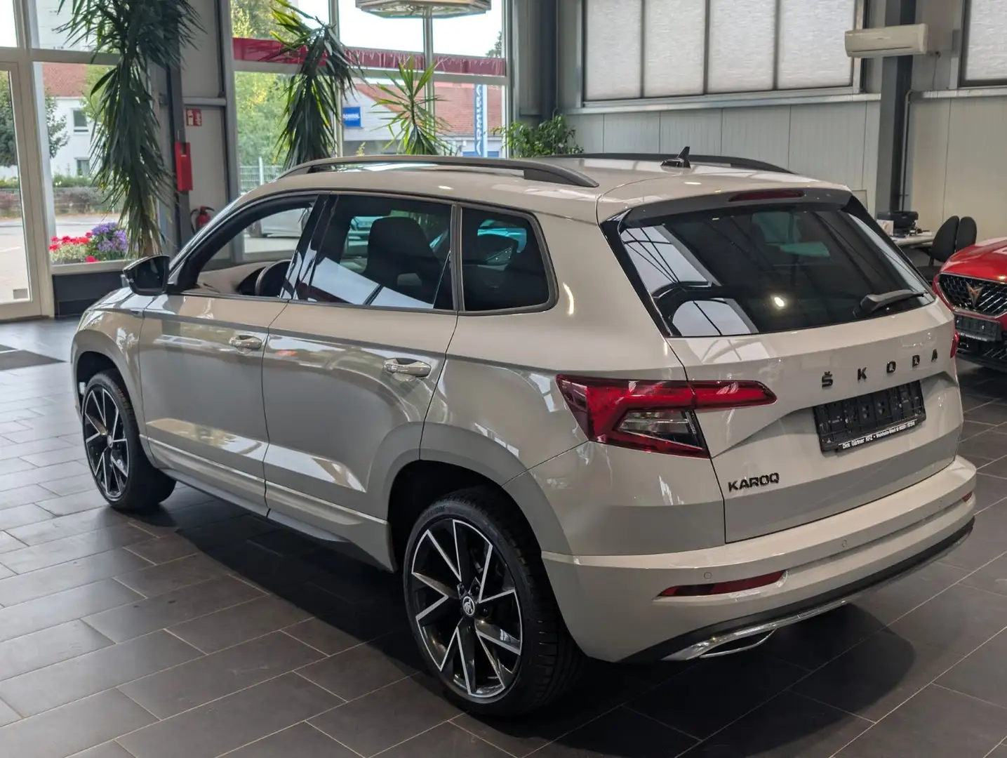 Skoda Karoq 1.5 TSI ACT DSG Sportline Standhzg 1.Hand Gris - 2
