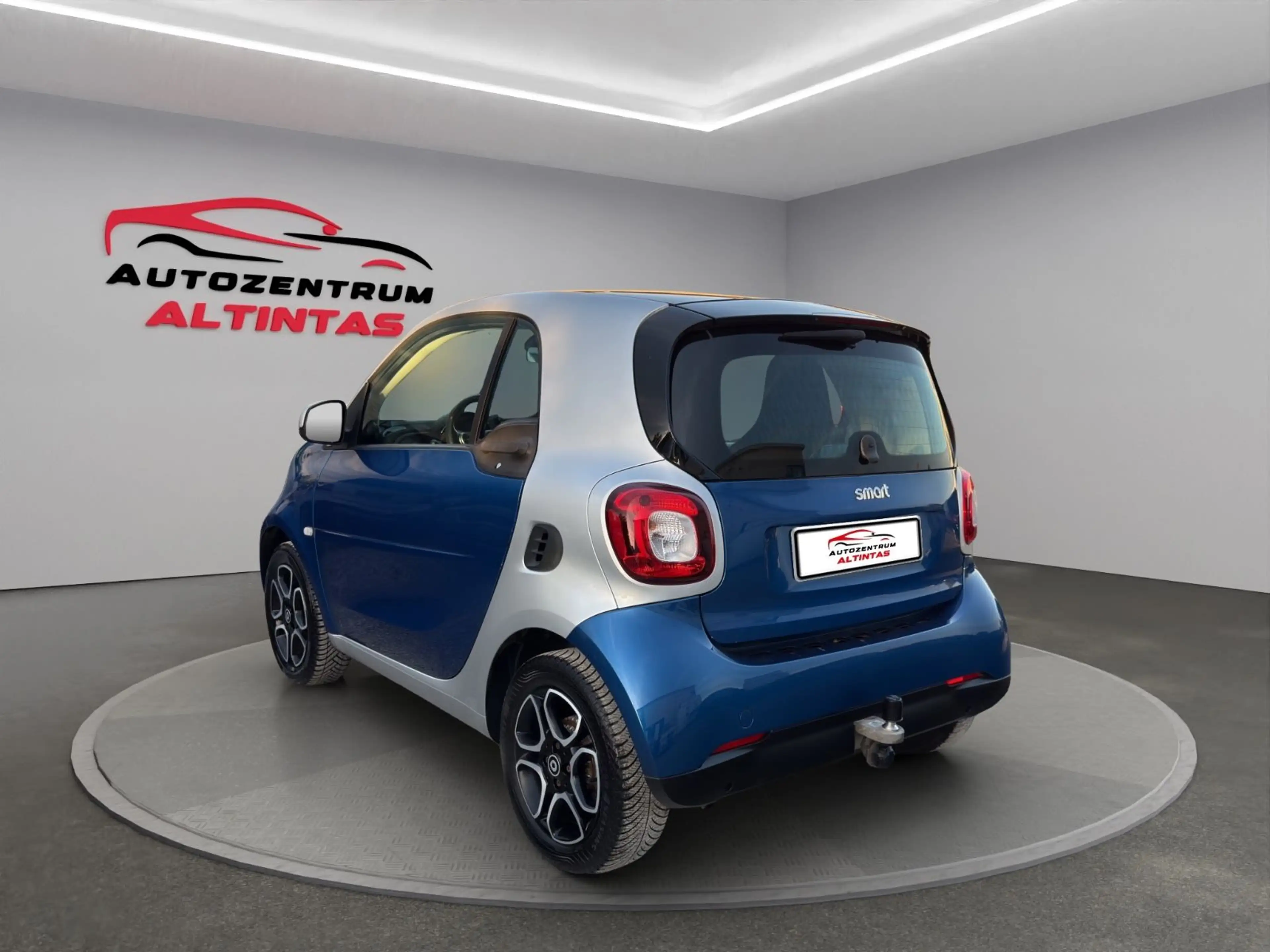 smart forTwo Coupe*AUTO.*KLIMAAUT*81TKM*NAVI*PANO*AHK* — photo 4