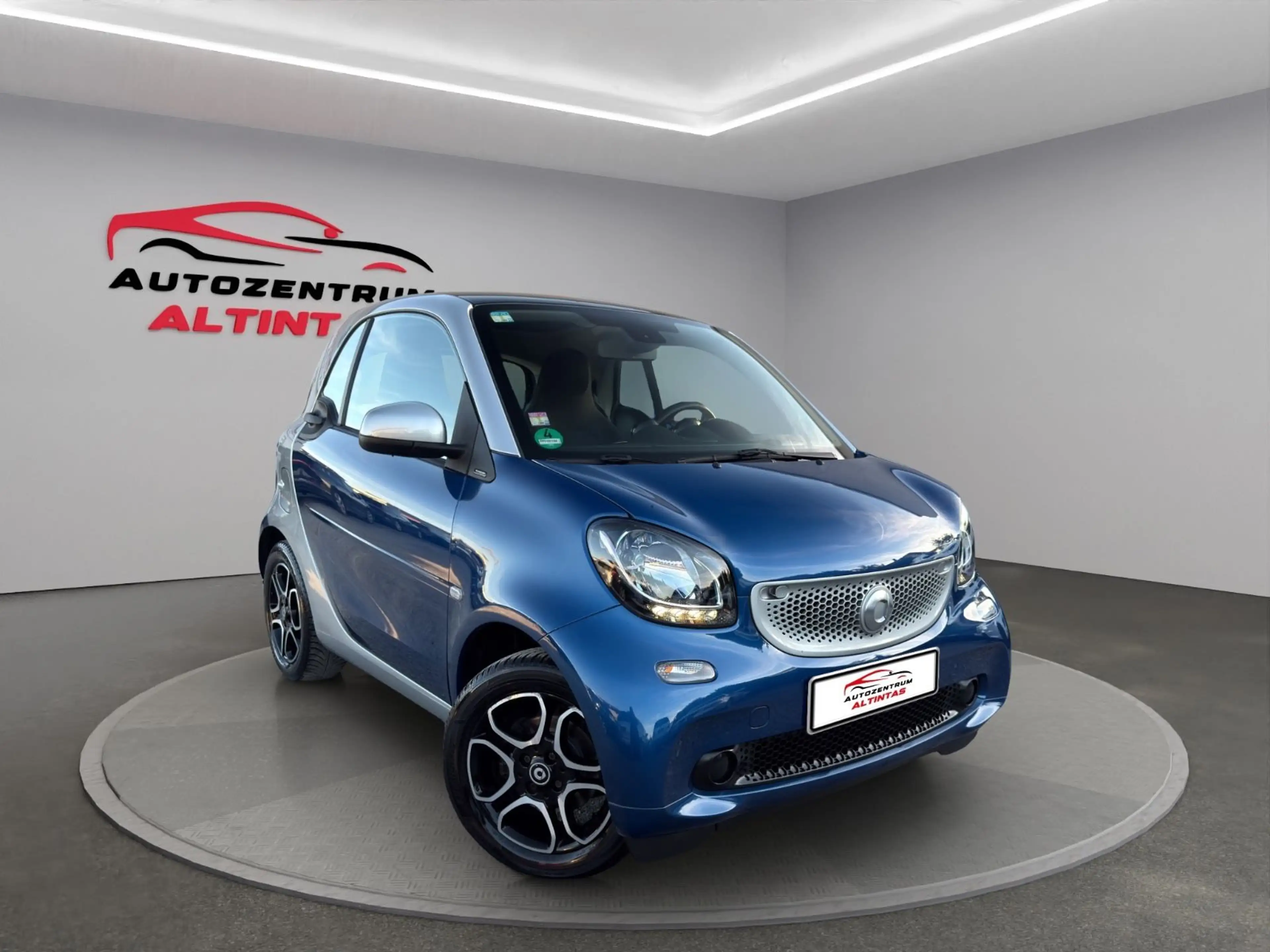 smart forTwo Coupe*AUTO.*KLIMAAUT*81TKM*NAVI*PANO*AHK* — photo 2