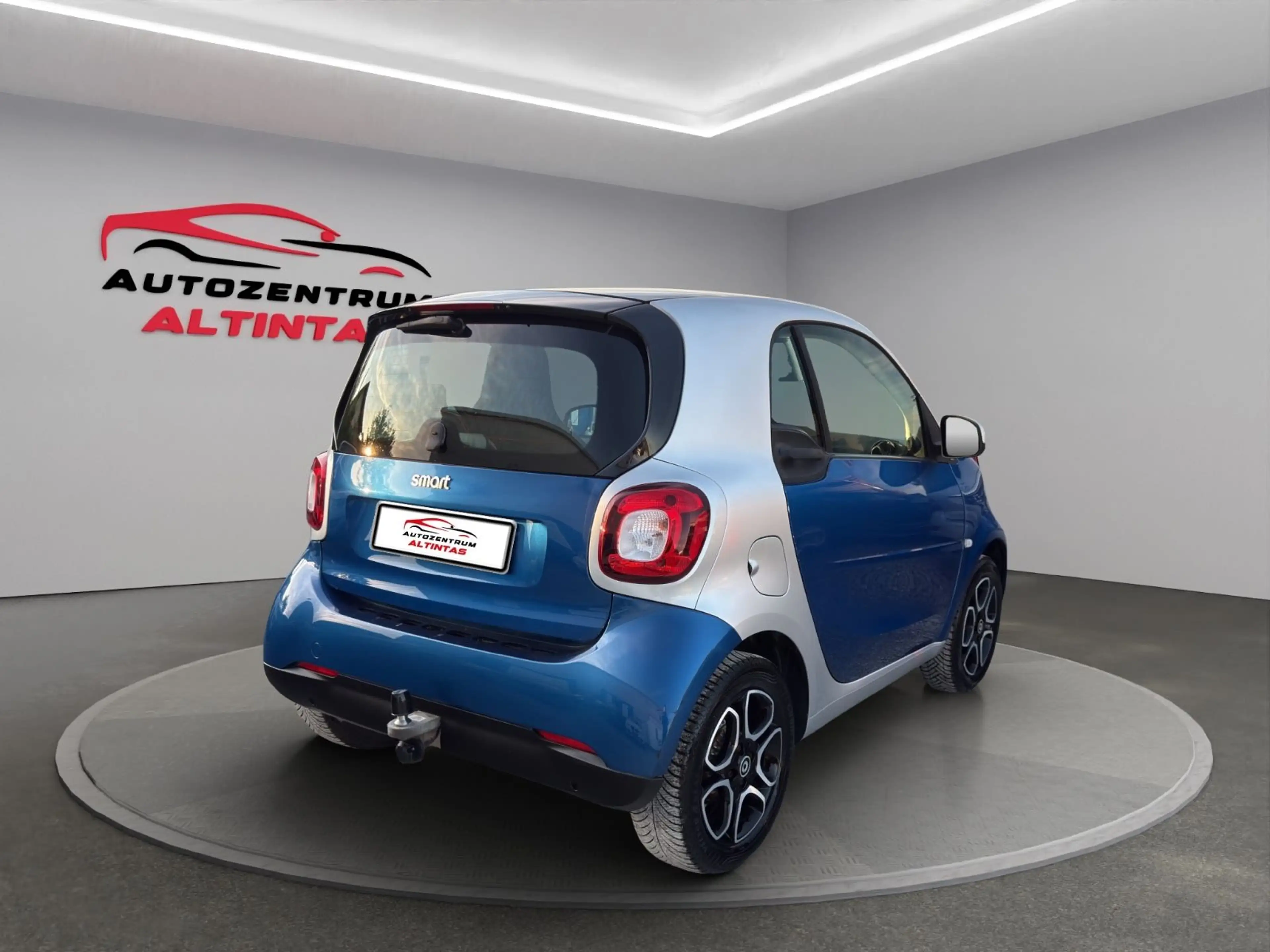 smart forTwo Coupe*AUTO.*KLIMAAUT*81TKM*NAVI*PANO*AHK* — photo 3