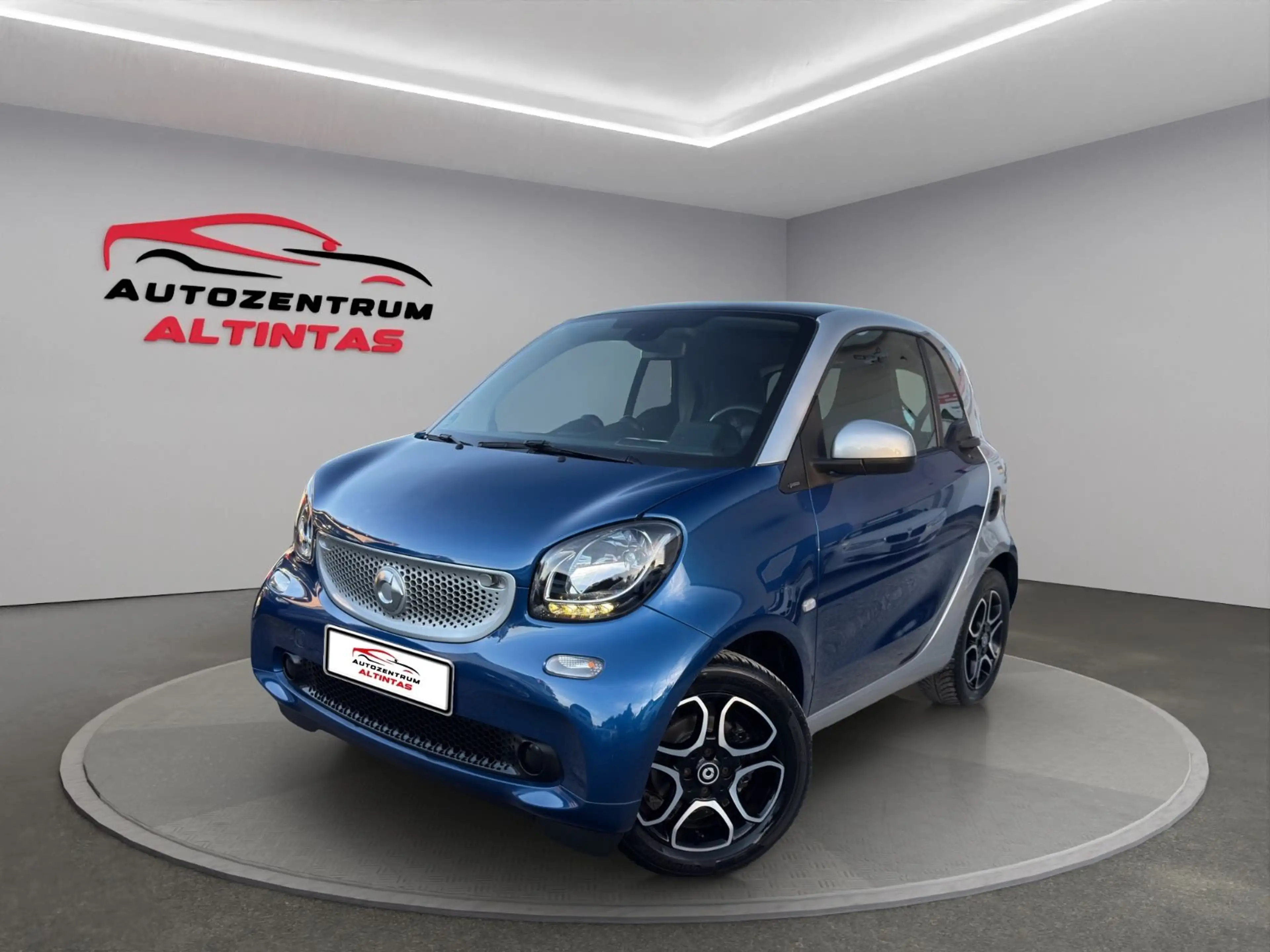 smart forTwo Coupe*AUTO.*KLIMAAUT*81TKM*NAVI*PANO*AHK*