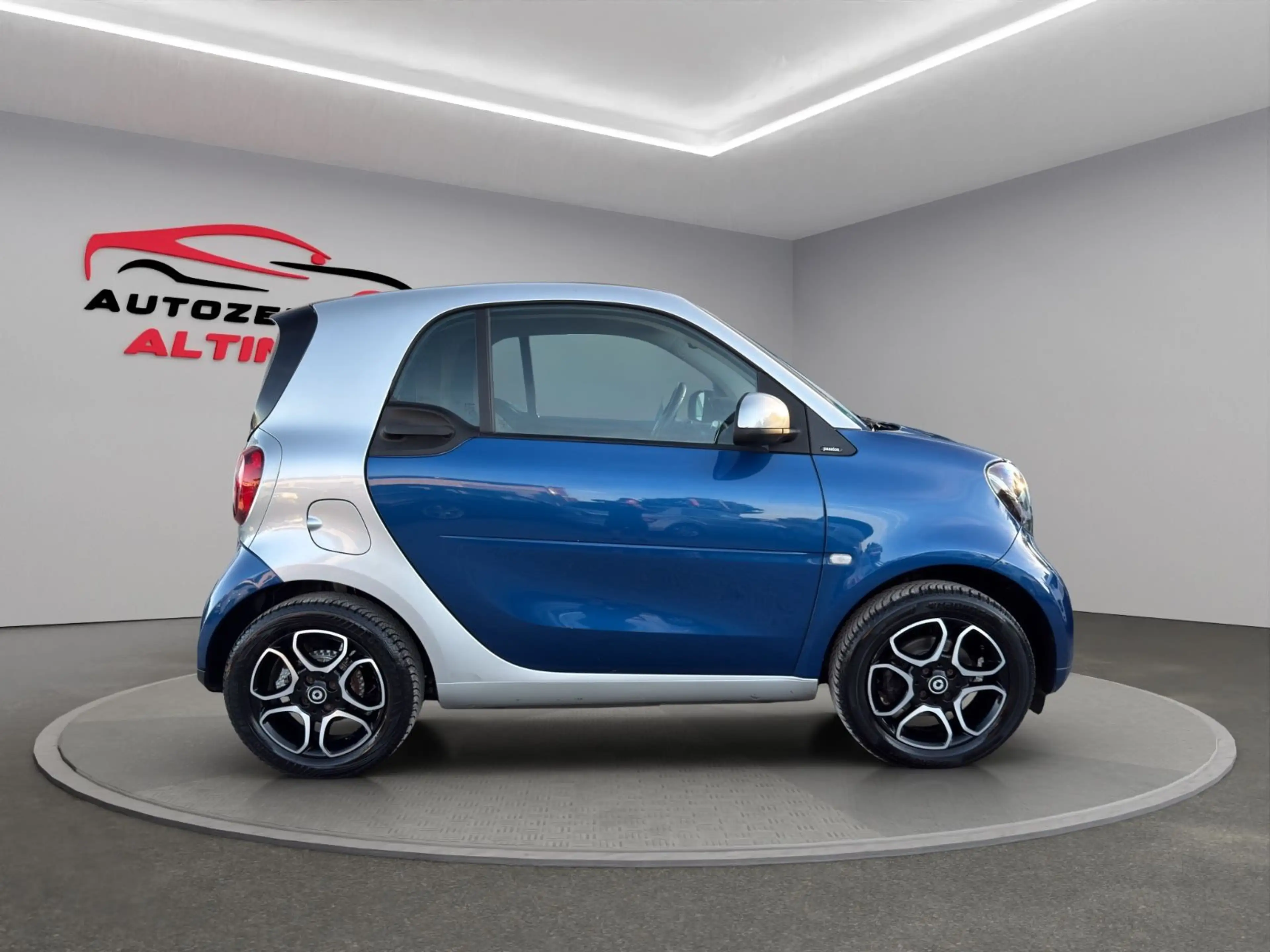 smart forTwo Coupe*AUTO.*KLIMAAUT*81TKM*NAVI*PANO*AHK* — photo 8