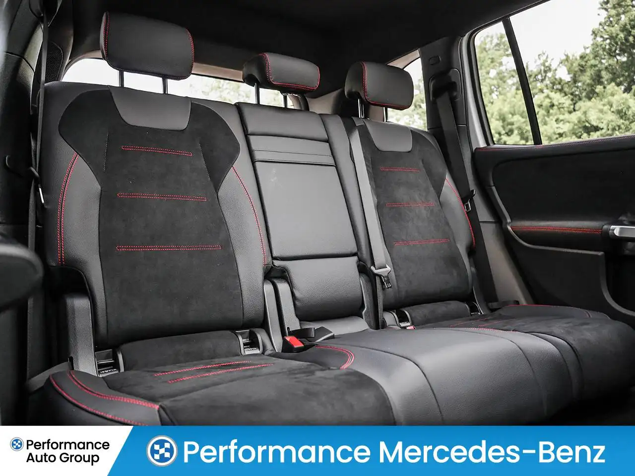 Mercedes-Benz GLB снимка Mercedes-Benz GLB