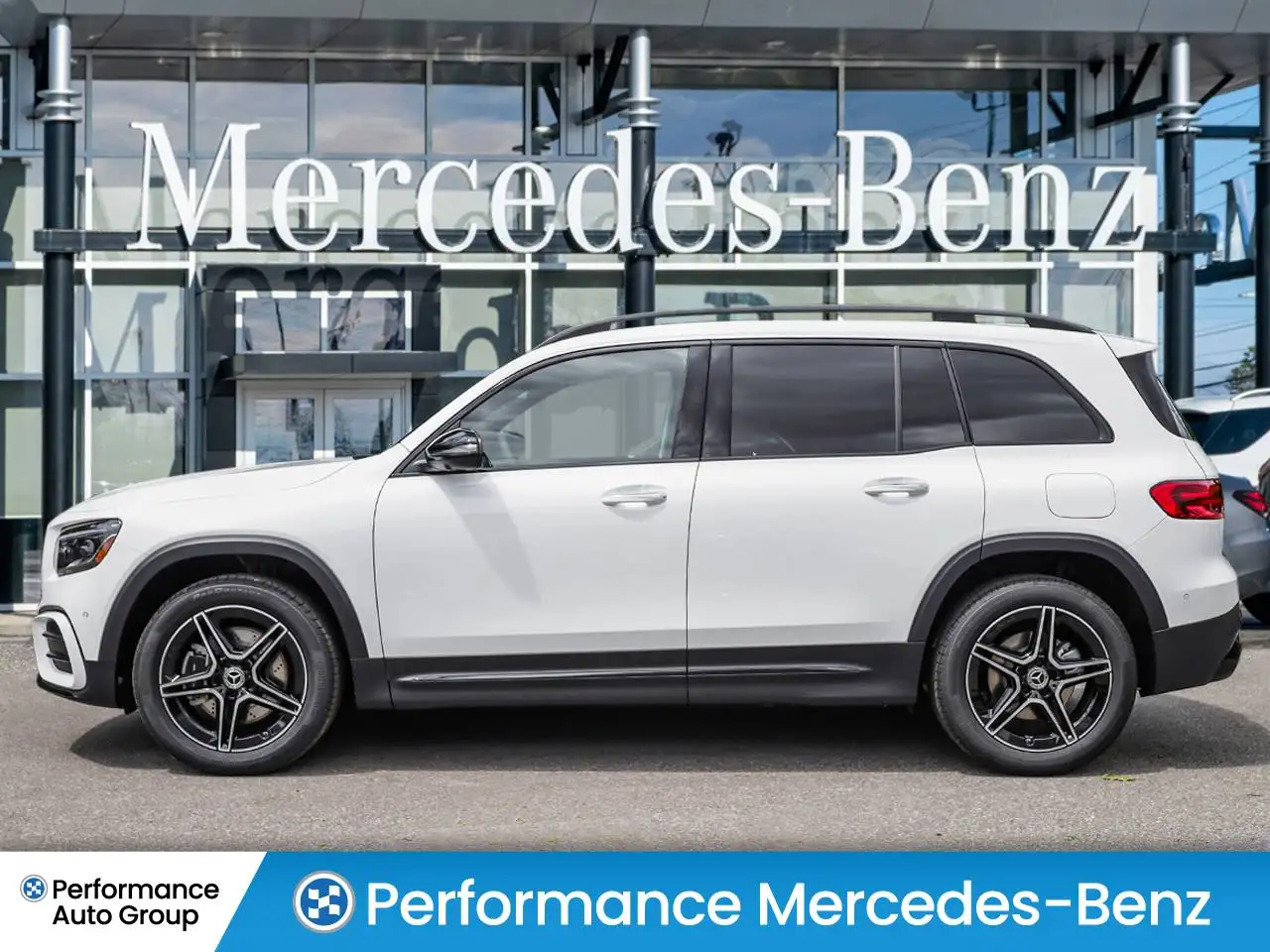 Mercedes-Benz GLB снимка Mercedes-Benz GLB