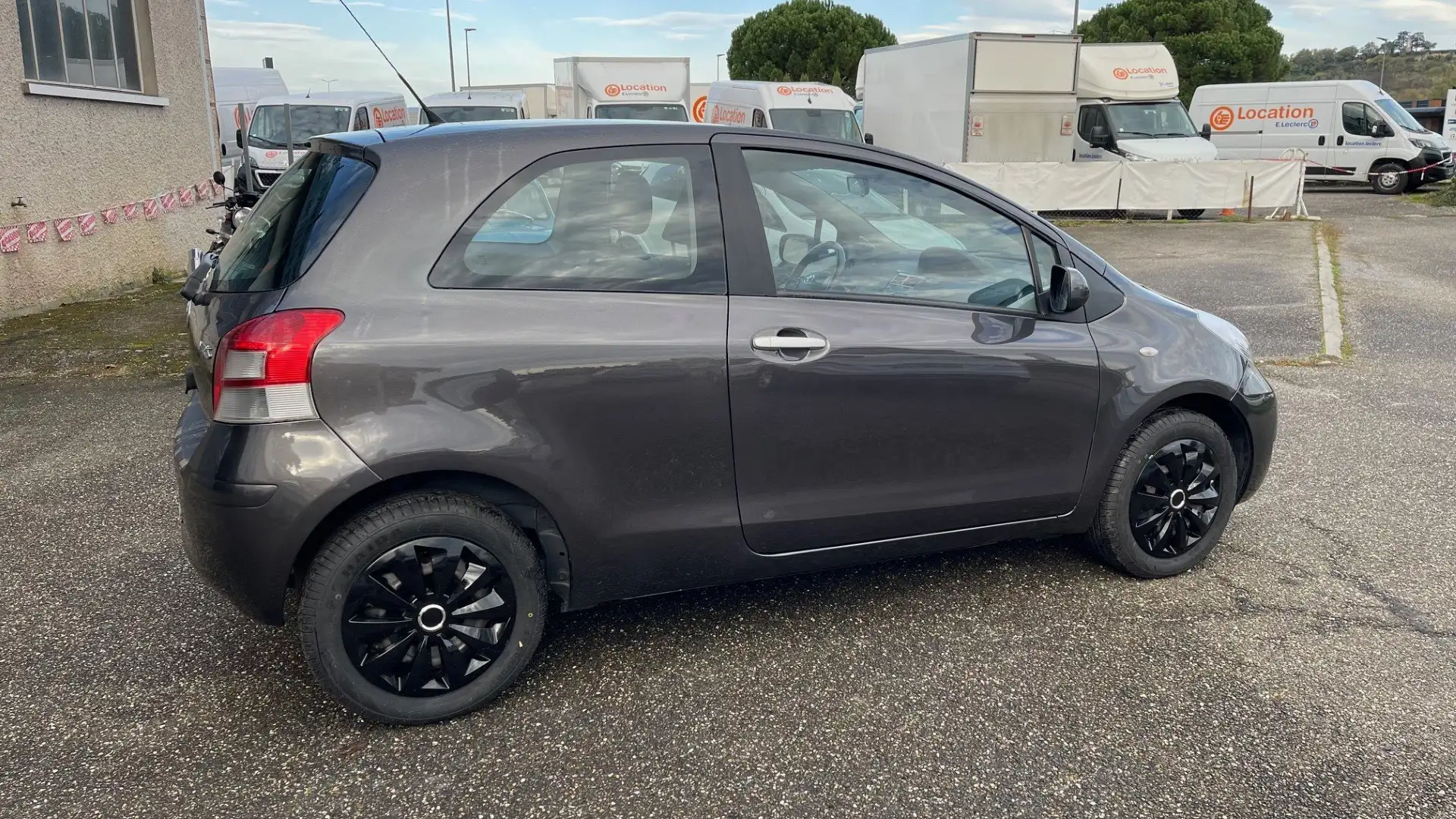 Toyota Yaris Yaris 1.0 - 69 VVT-i Confort Pack Gris - 2