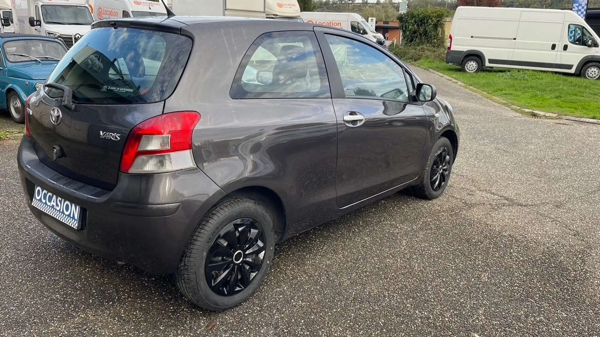Toyota Yaris Yaris 1.0 - 69 VVT-i Confort Pack Gris - 1
