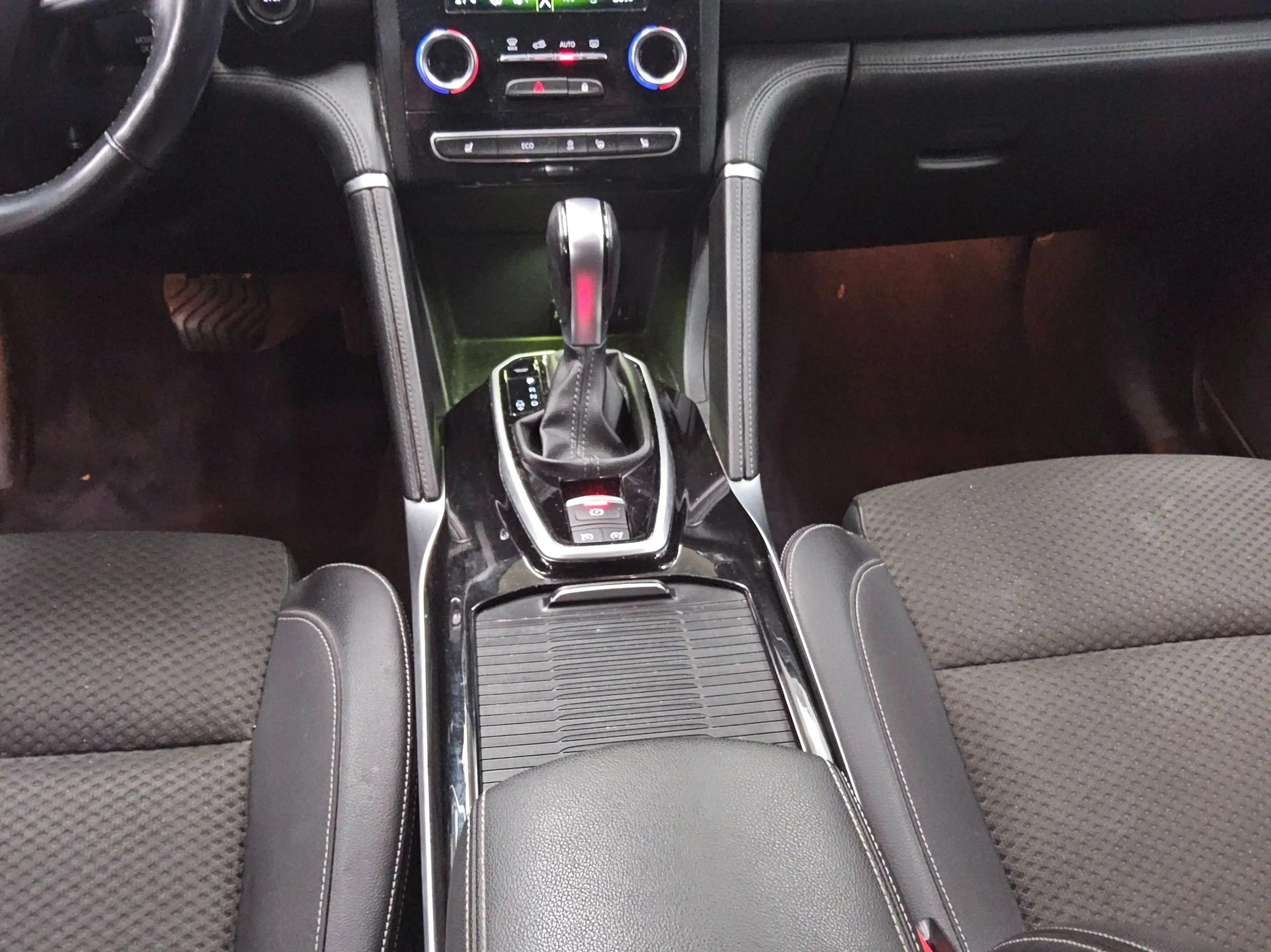 Renault Koleos 2.0 dCi Intens T-Leder Navi LED RfK Shz — photo 6