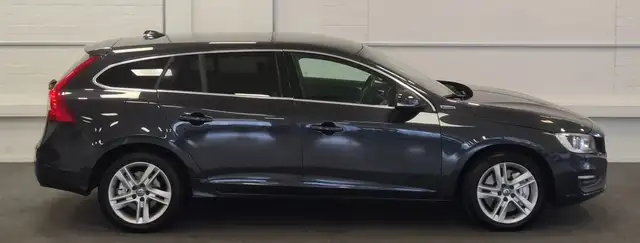 Volvo V60 view 5
