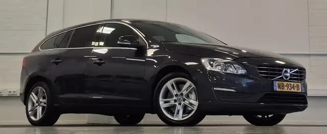 Volvo V60 view 3