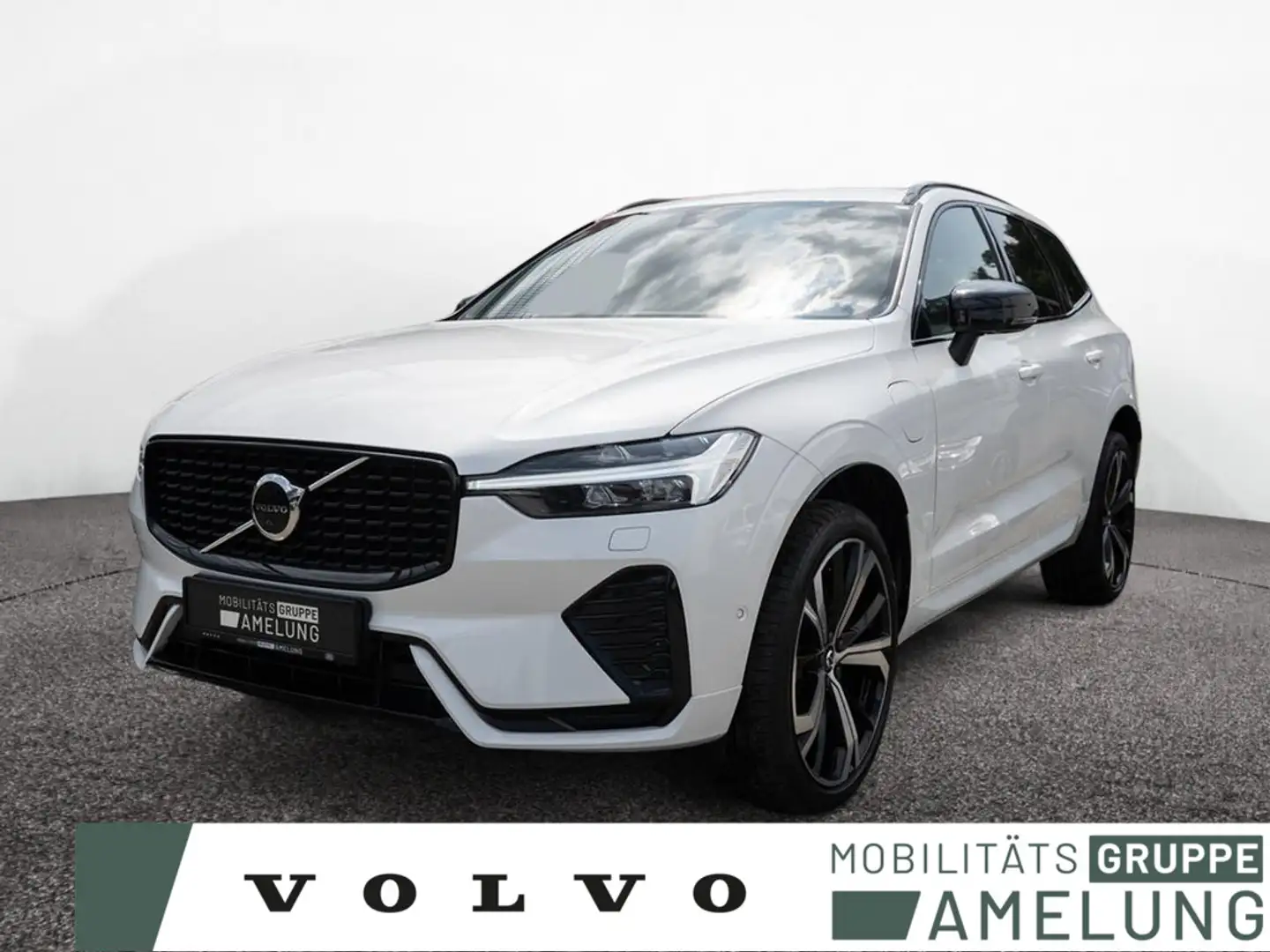 Volvo XC60 T6 AWD Recharge Plus Dark aus 1.Hand AHK Weiß - 1