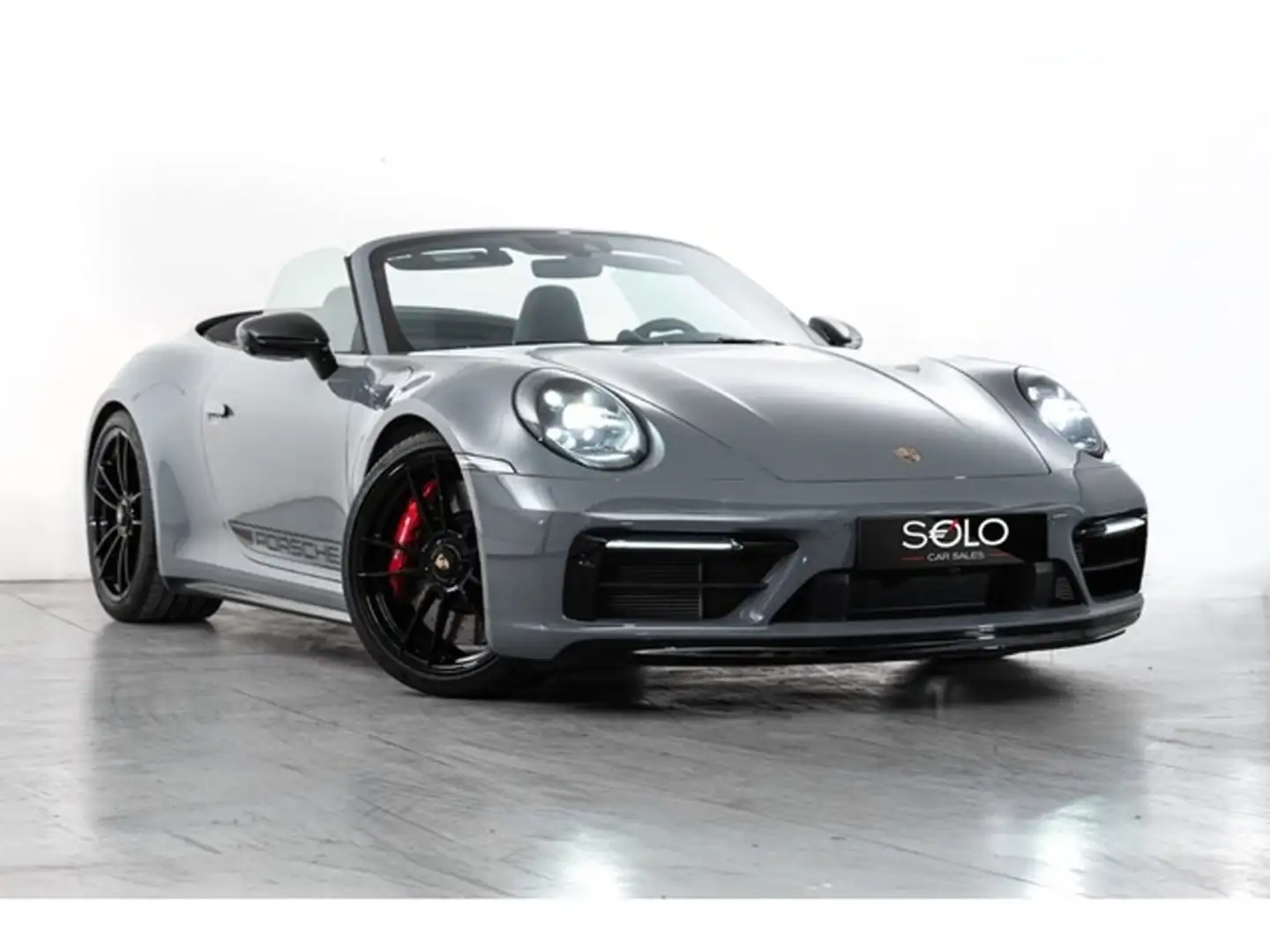 Porsche 992 Carrera 4 GTS Cabriolet PDK Gris - 1