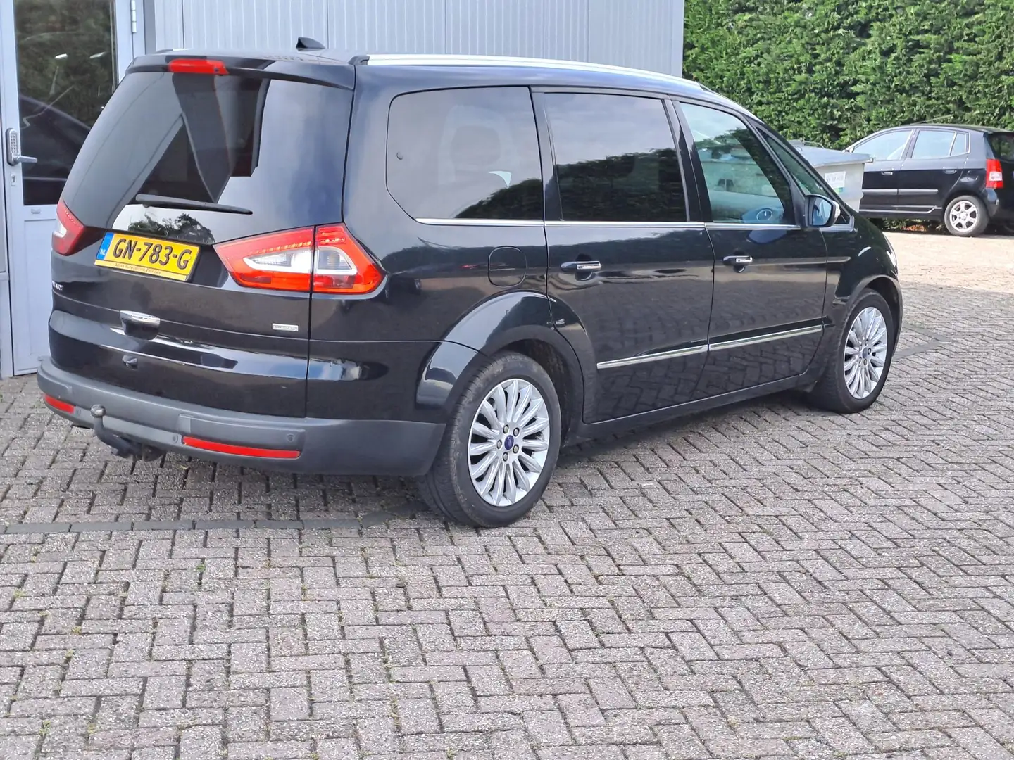 Ford Galaxy 1.6 SCTi Platinum Zwart - 2