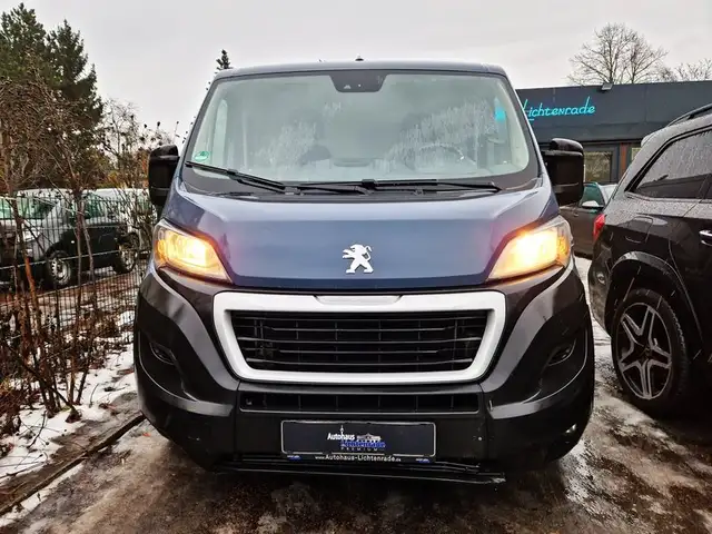 Peugeot Boxer view 3