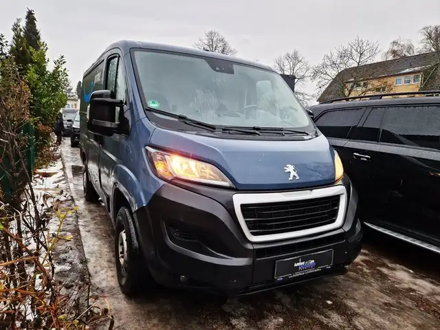 Peugeot Boxer view 2