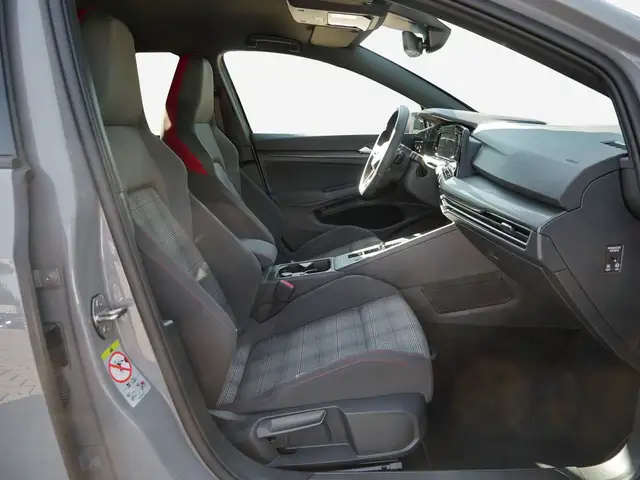Volkswagen Golf view 4
