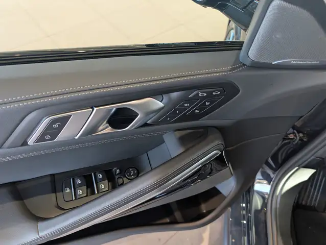 BMW X6 view 15