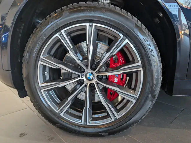BMW X6 view 4