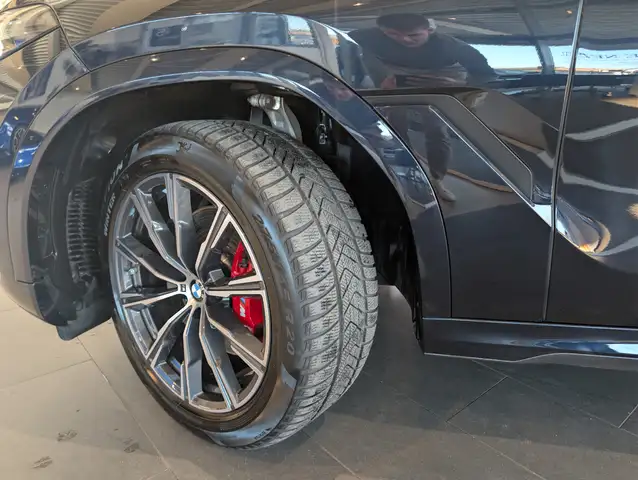BMW X6 view 3