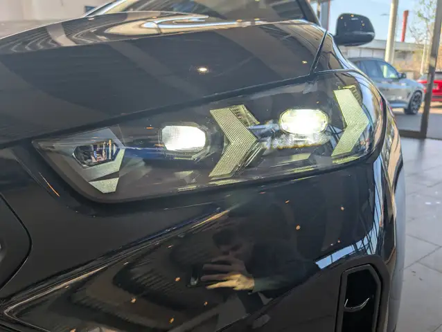 BMW X6 view 12
