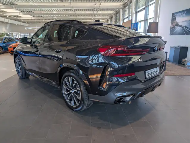 BMW X6 view 9