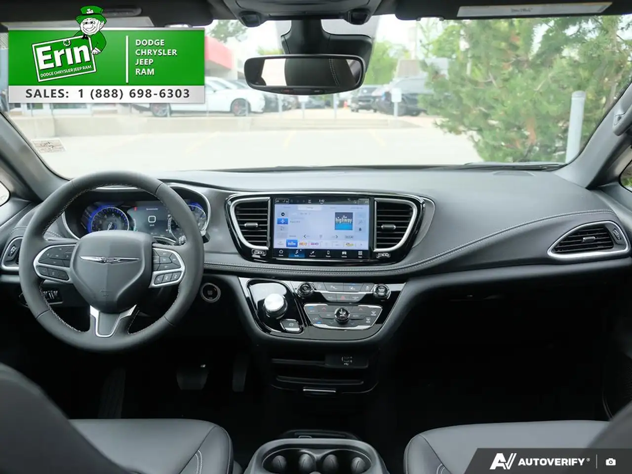 Chrysler Pacifica снимка Chrysler Pacifica