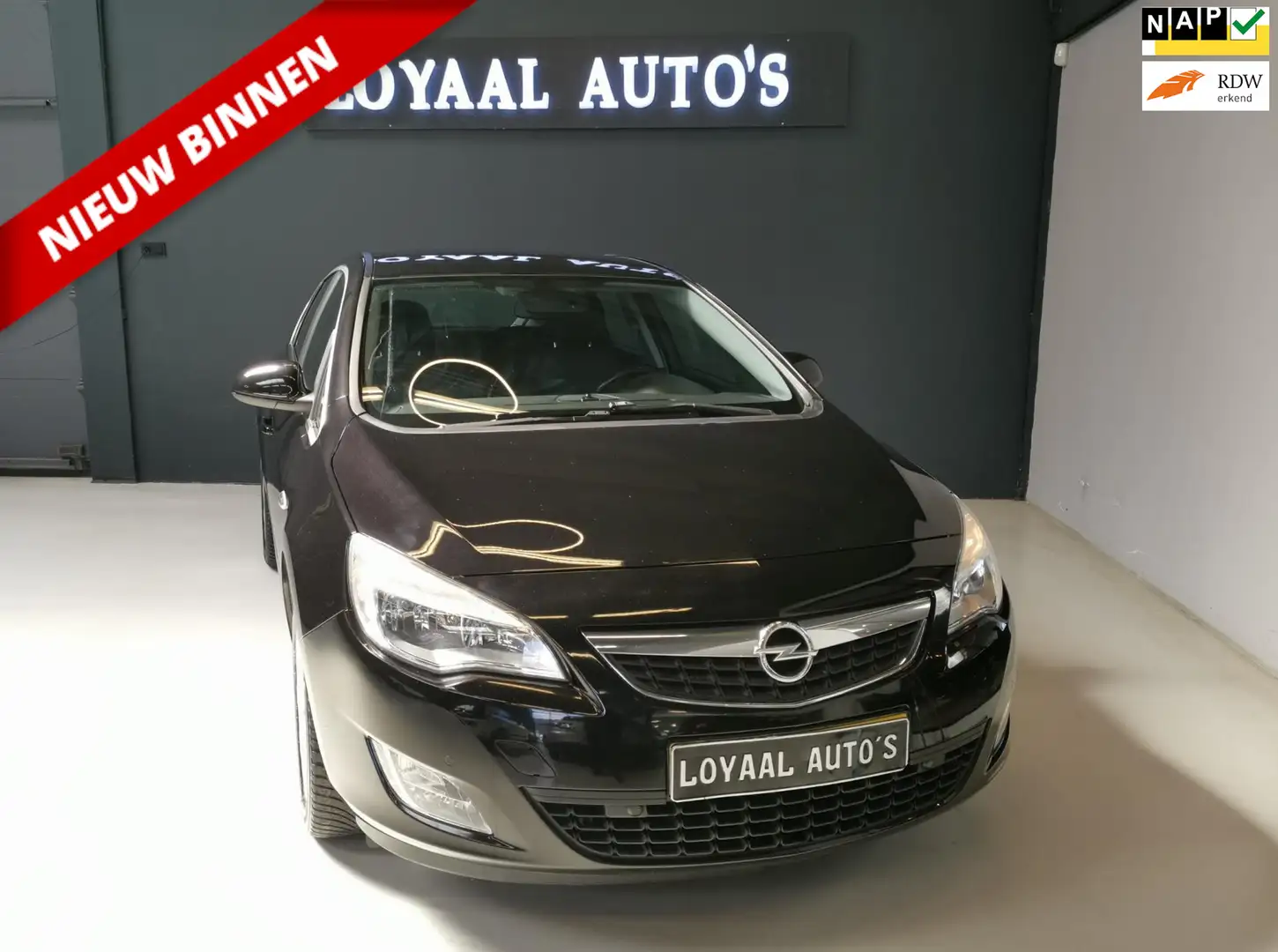 Opel Astra 1.6 Cosmo | NAVI | AIRCO | CRUISE | TREKHAAK | PDC Zwart - 1