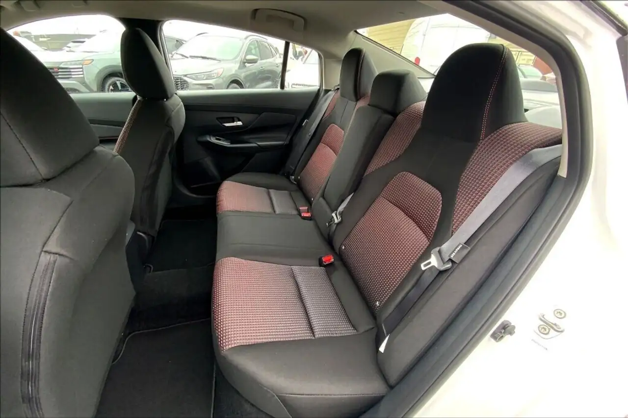 Nissan Sentra снимка Nissan Sentra